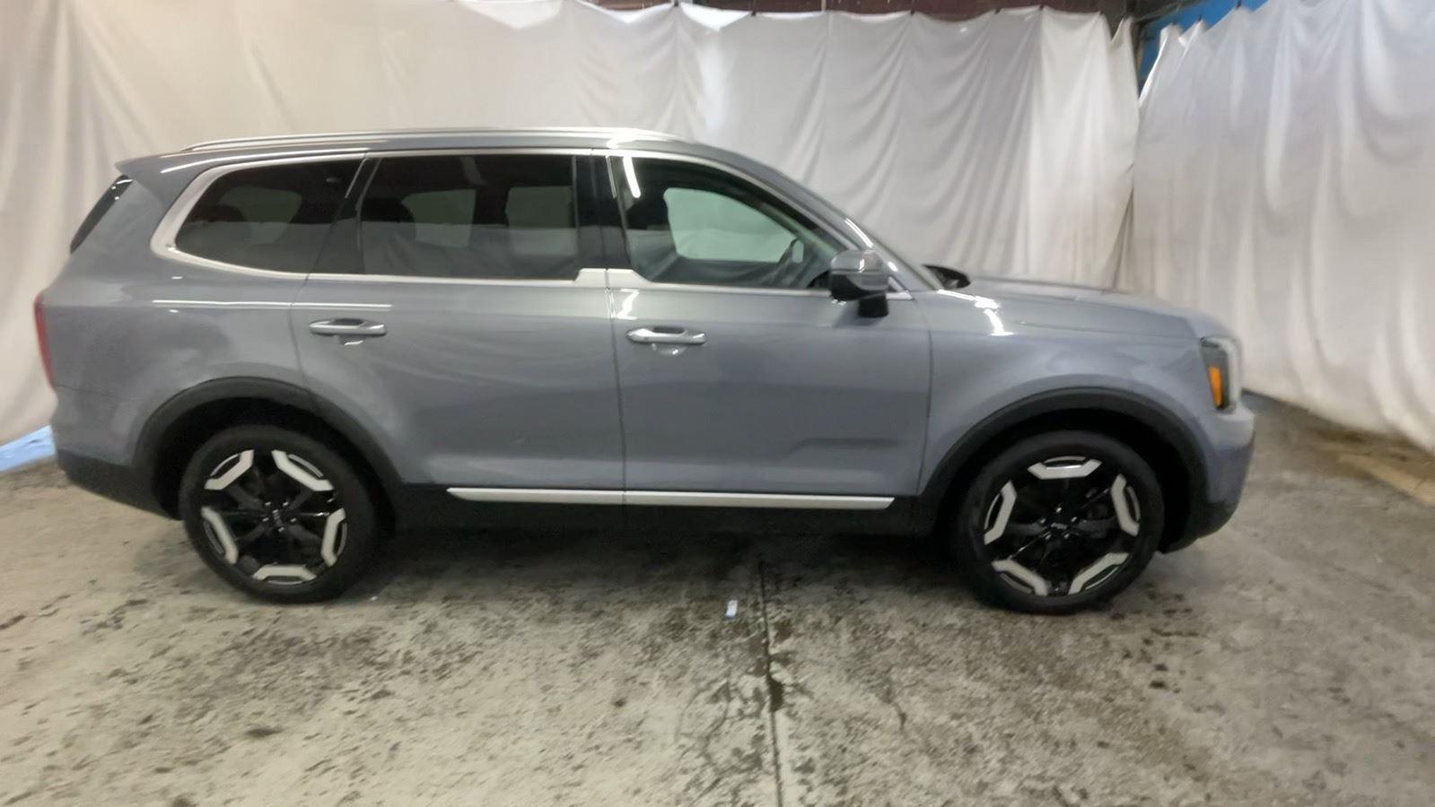 2024 Kia Telluride S - Everlasting Silver exterior view 4