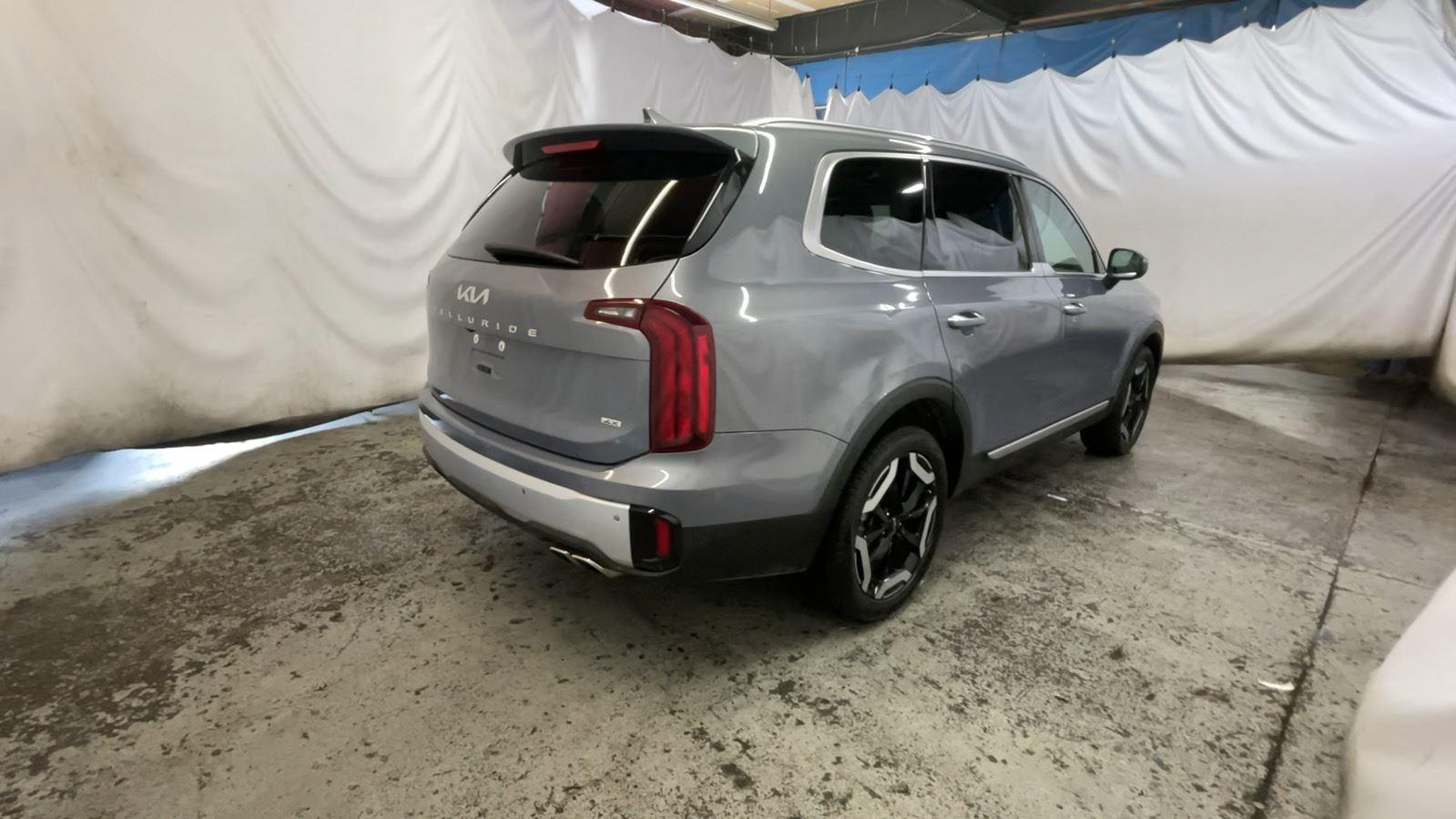 2024 Kia Telluride S - Everlasting Silver exterior view 5