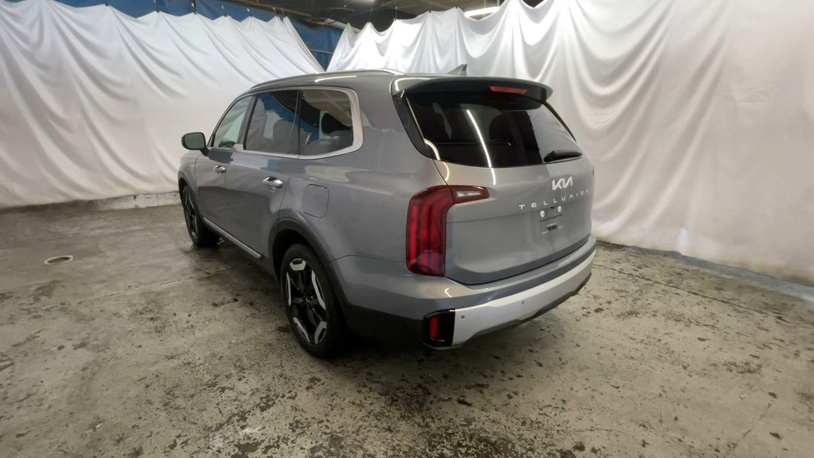 2024 Kia Telluride S - Everlasting Silver exterior view 8