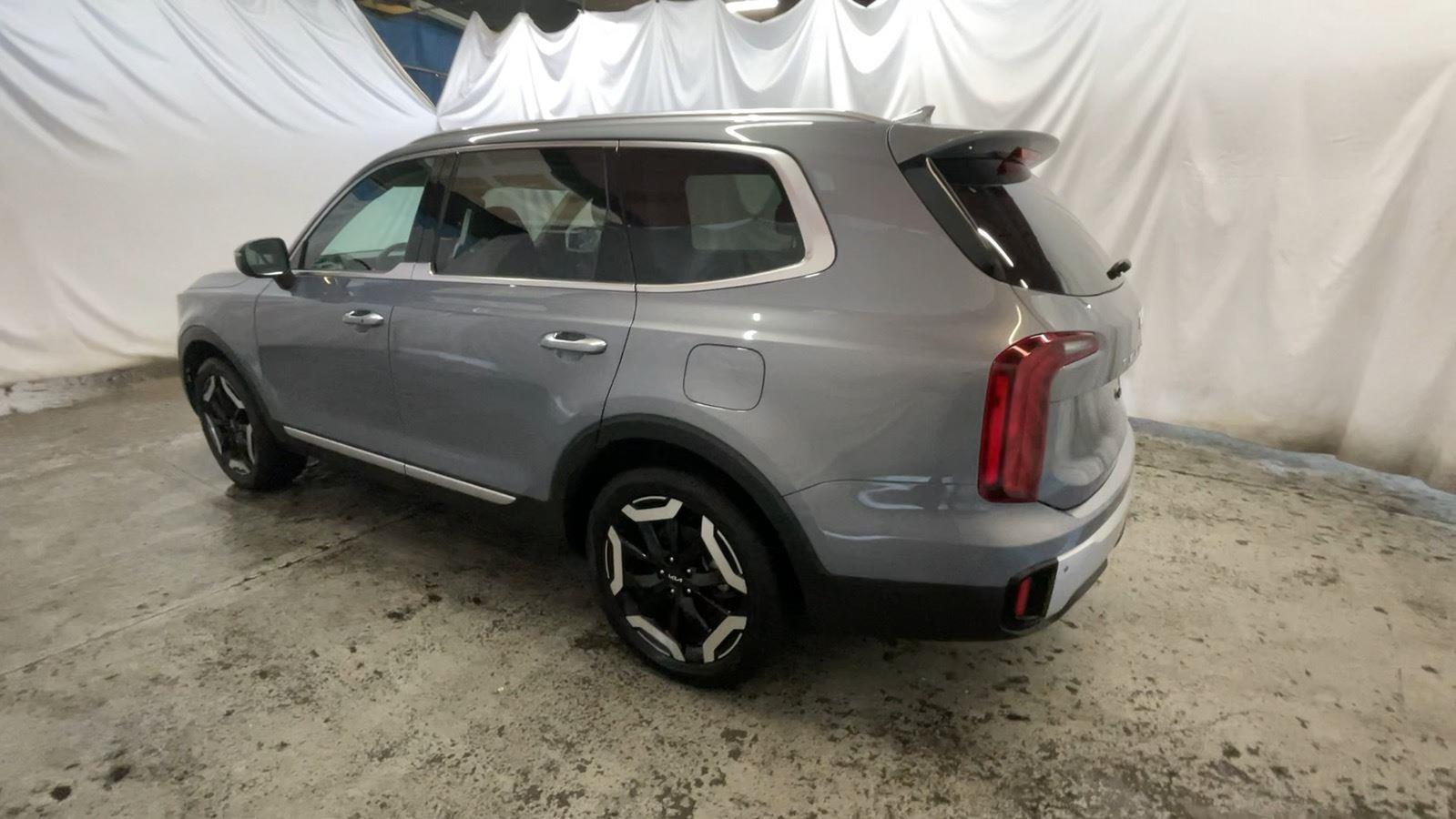 2024 Kia Telluride S - Everlasting Silver exterior view 9
