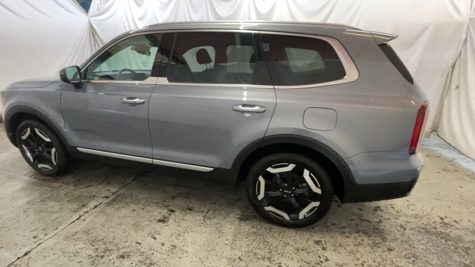 2024 Kia Telluride S - Everlasting Silver exterior view 10