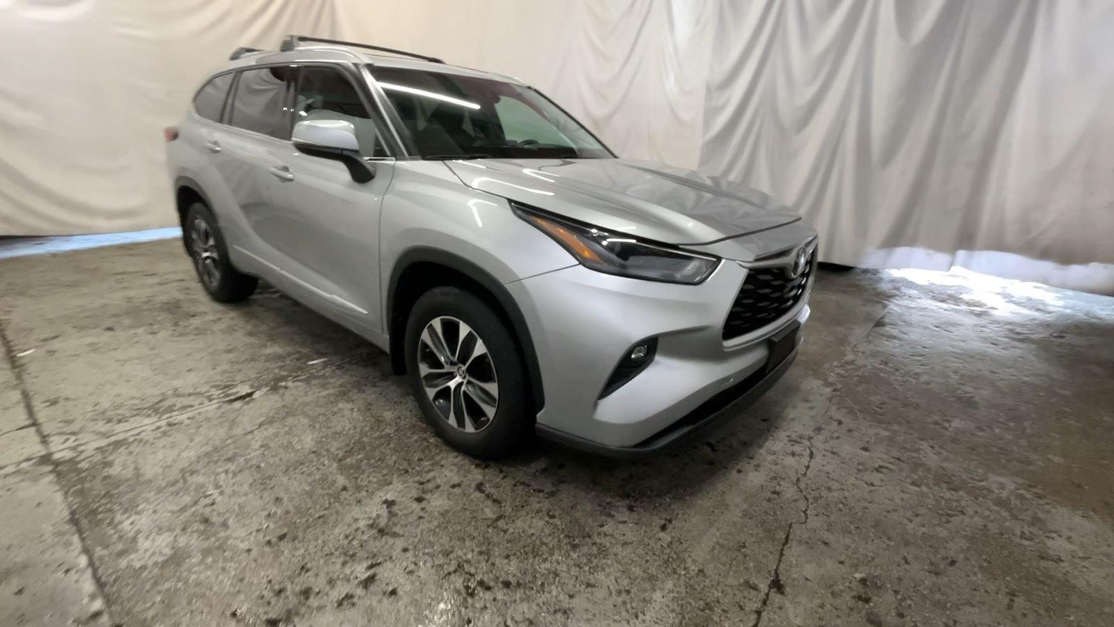 2022 Toyota Highlander XLE - Celestial Silver Metallic exterior view 2