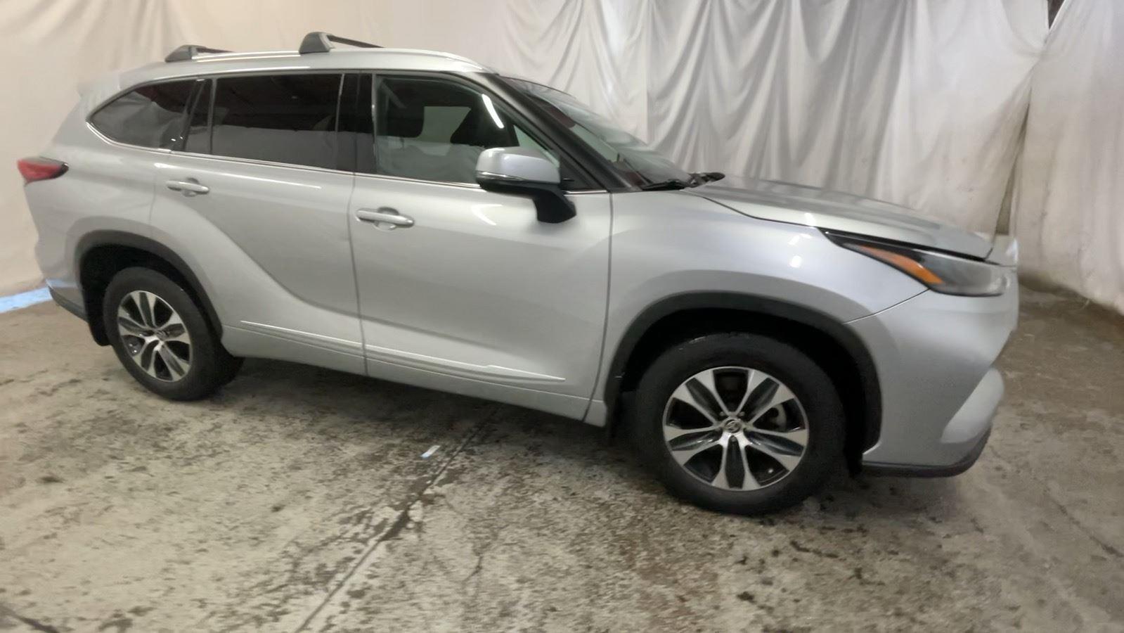 2022 Toyota Highlander XLE - Celestial Silver Metallic exterior view 3