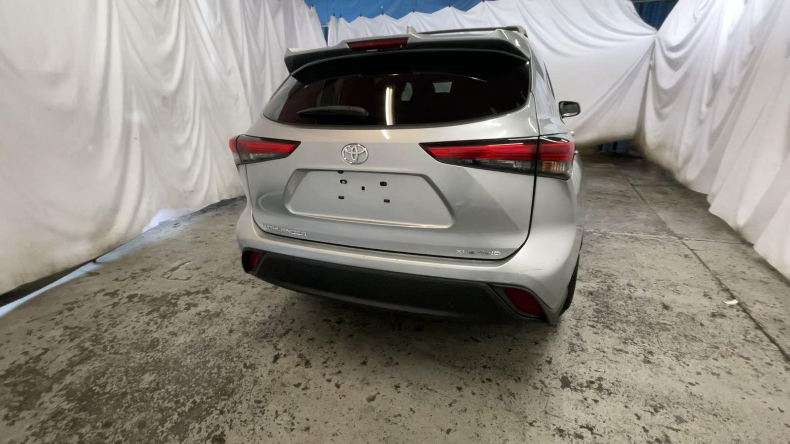 2022 Toyota Highlander XLE - Celestial Silver Metallic exterior view 6