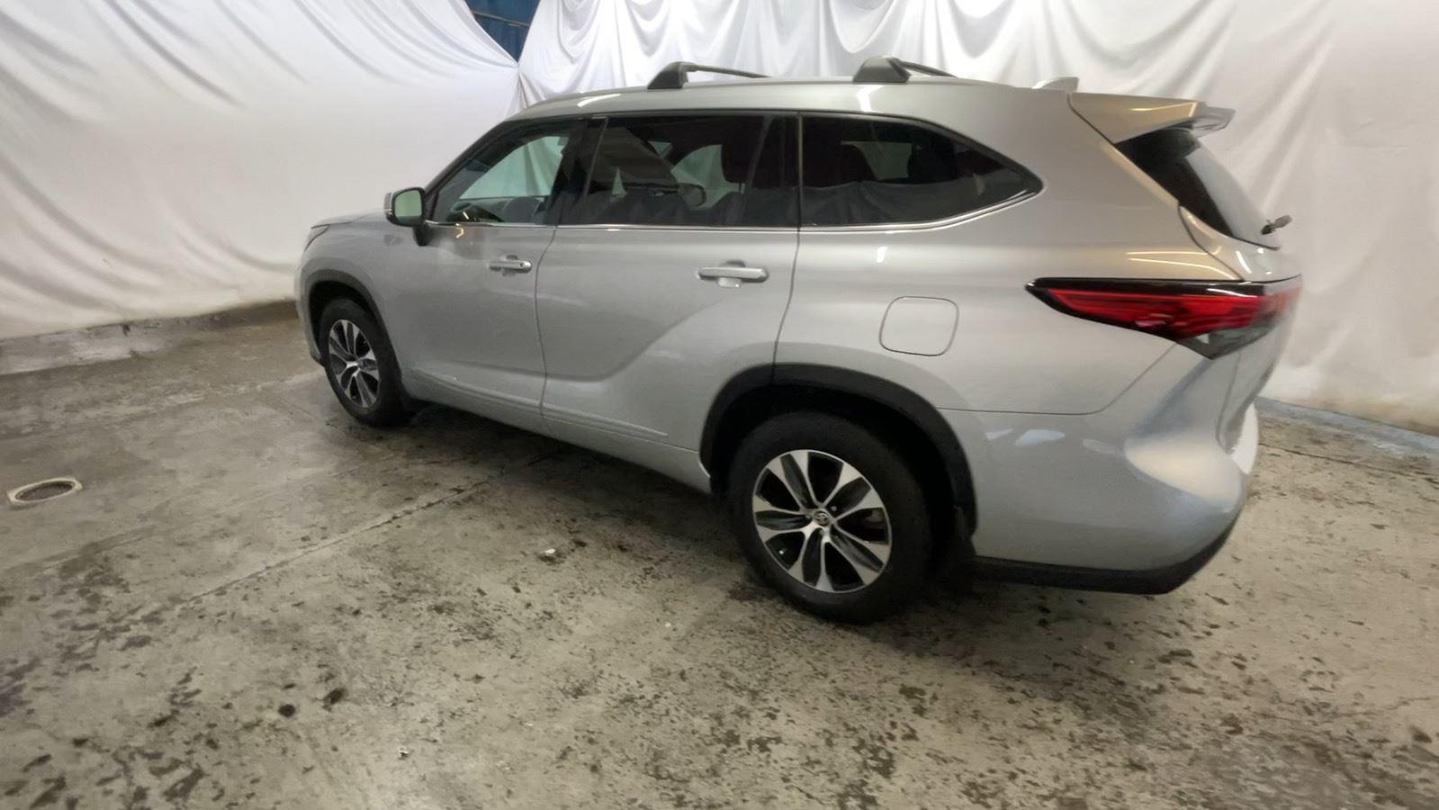 2022 Toyota Highlander XLE - Celestial Silver Metallic exterior view 9