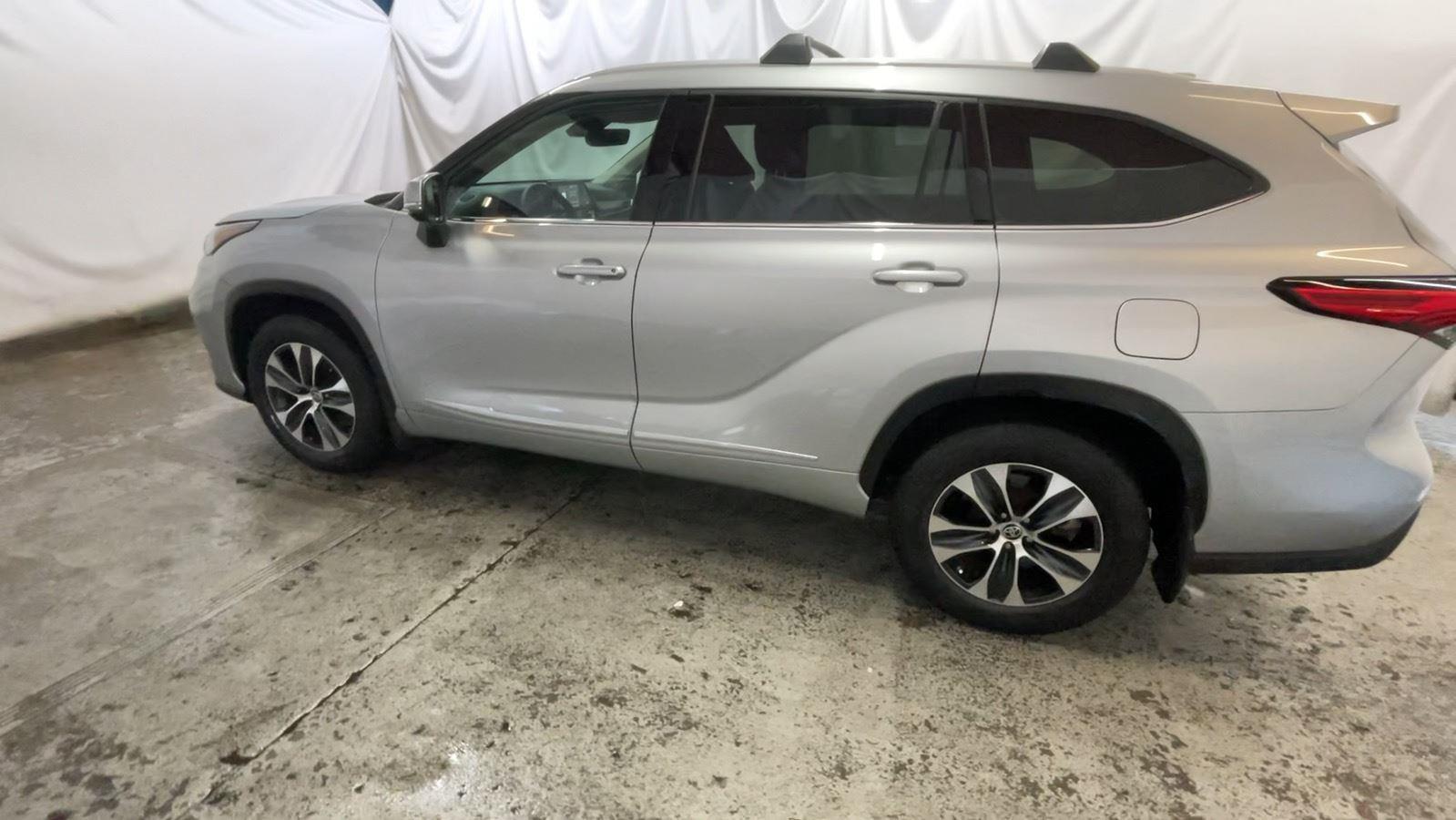 2022 Toyota Highlander XLE - Celestial Silver Metallic exterior view 10