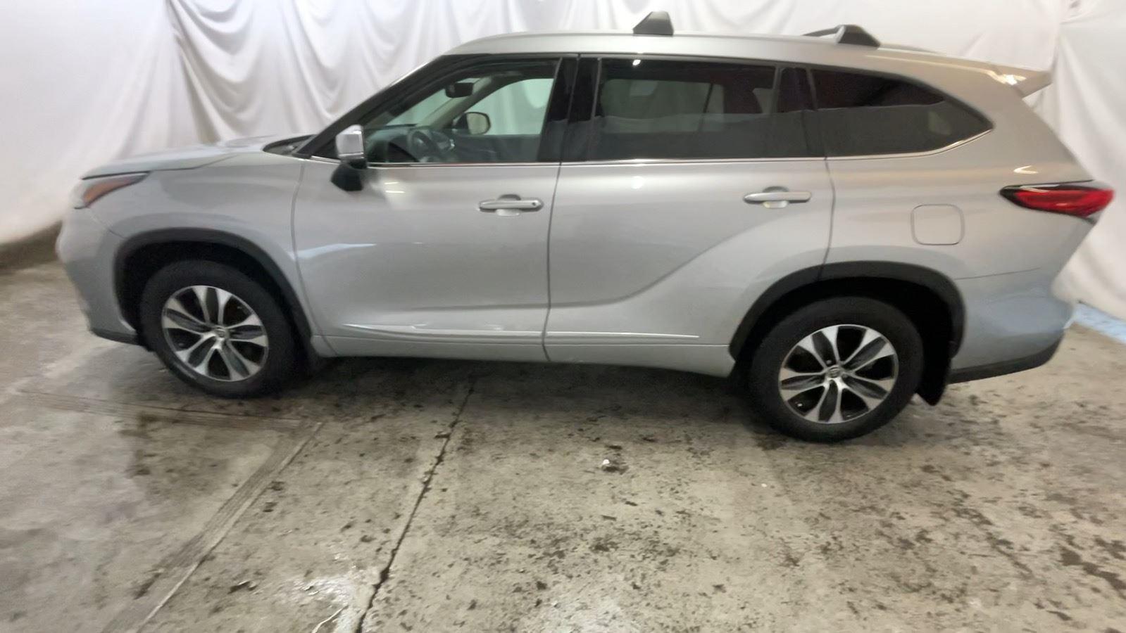 2022 Toyota Highlander XLE - Celestial Silver Metallic exterior view 11