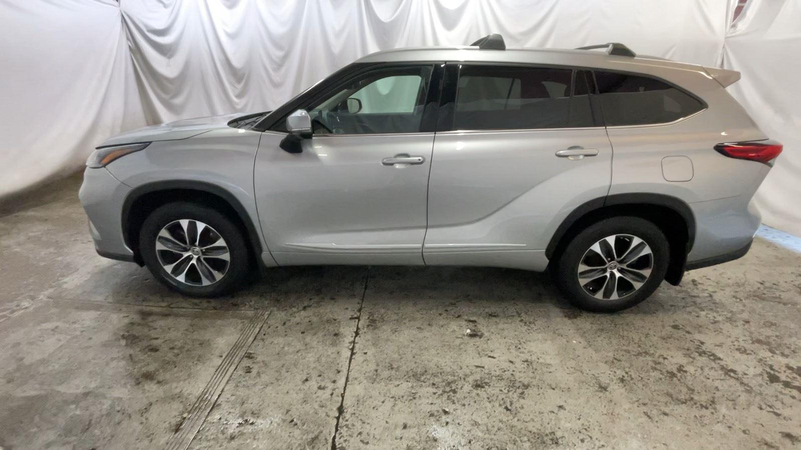 2022 Toyota Highlander XLE - Celestial Silver Metallic exterior view 12