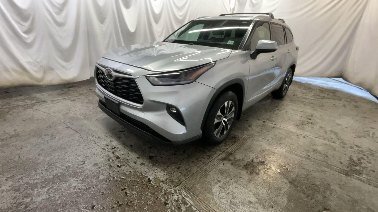2022 Toyota Highlander XLE - Celestial Silver Metallic exterior view 13