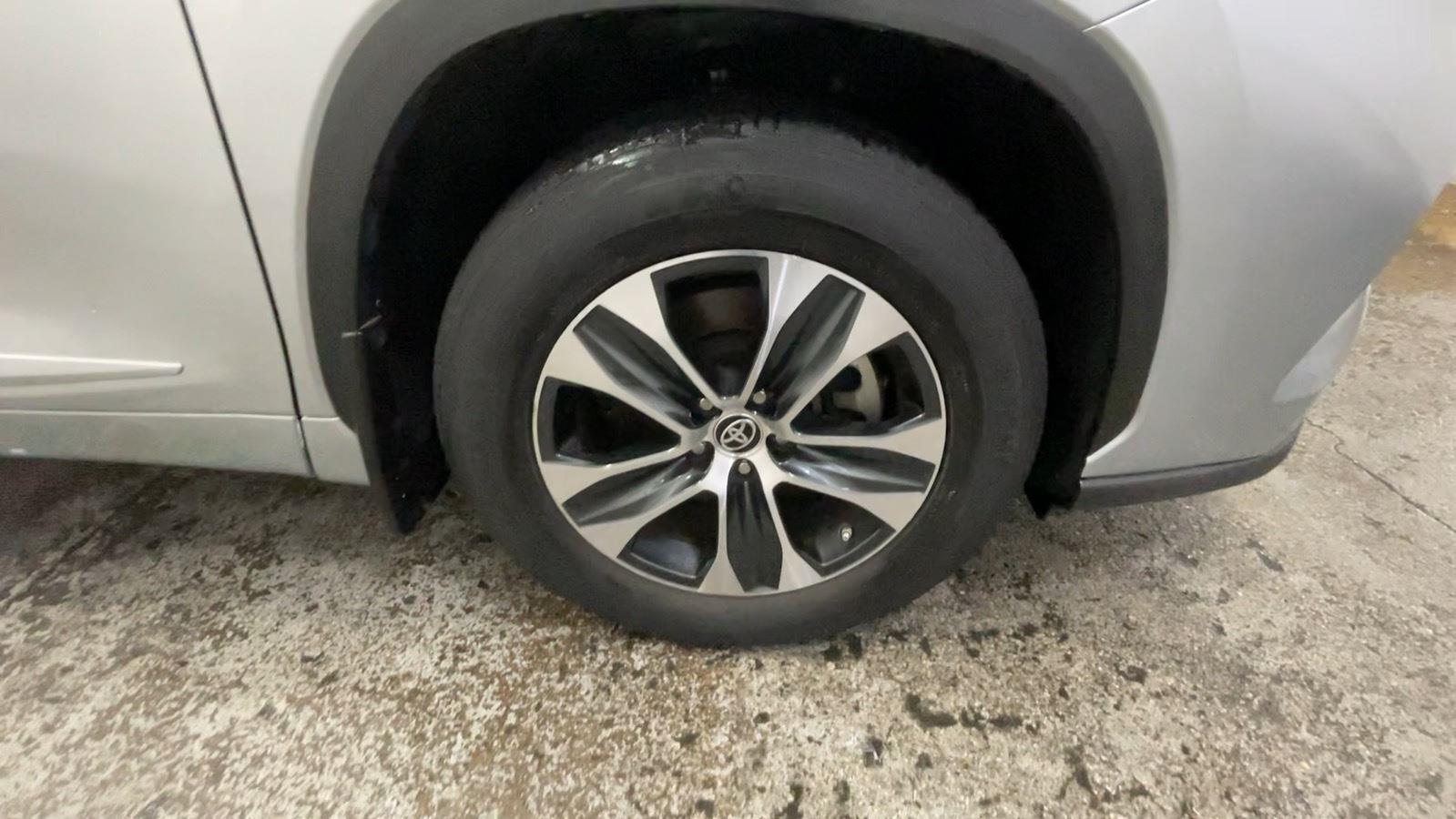 2022 Toyota Highlander XLE - Celestial Silver Metallic exterior view 16