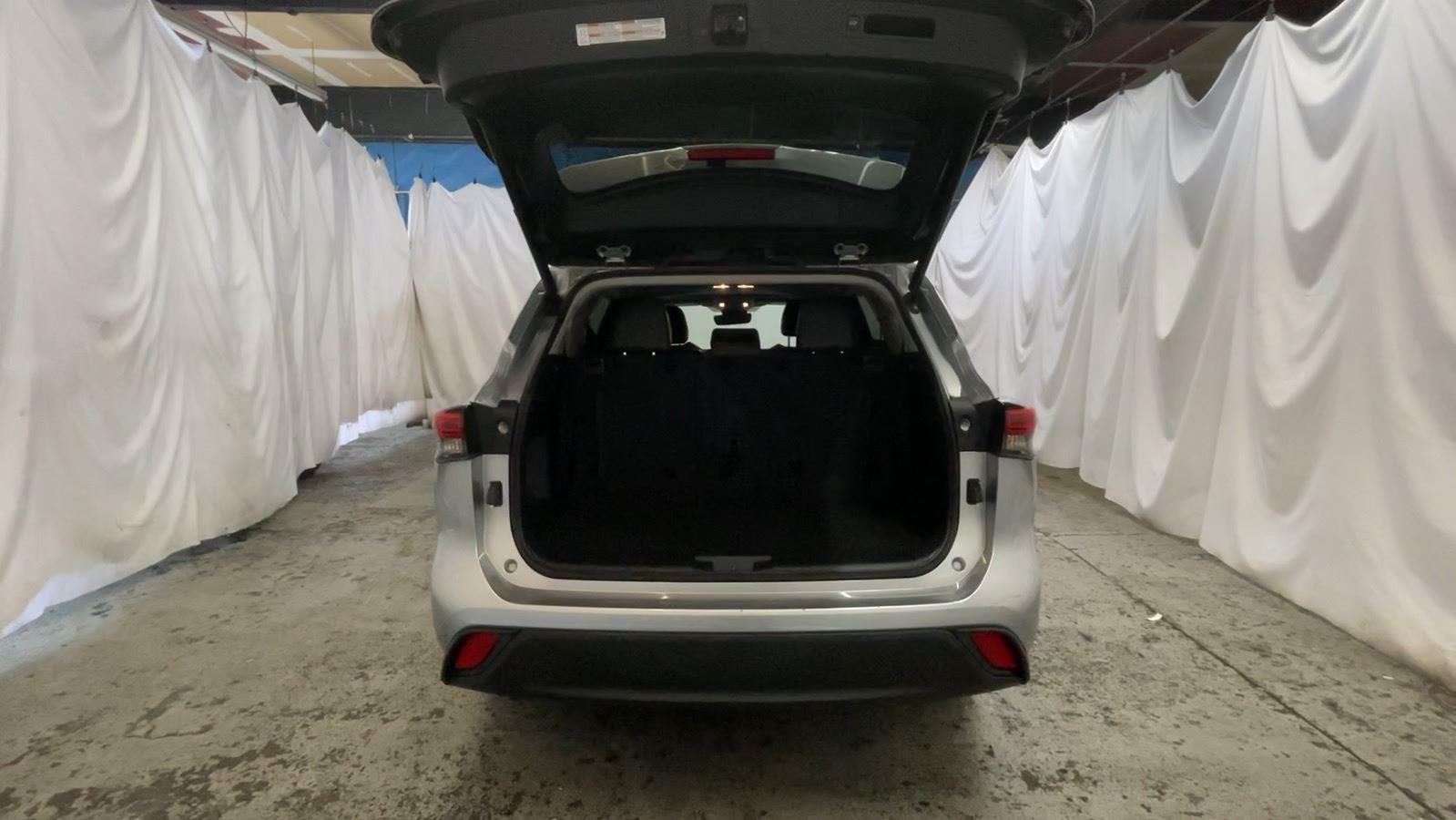 2022 Toyota Highlander XLE - Celestial Silver Metallic exterior view 17
