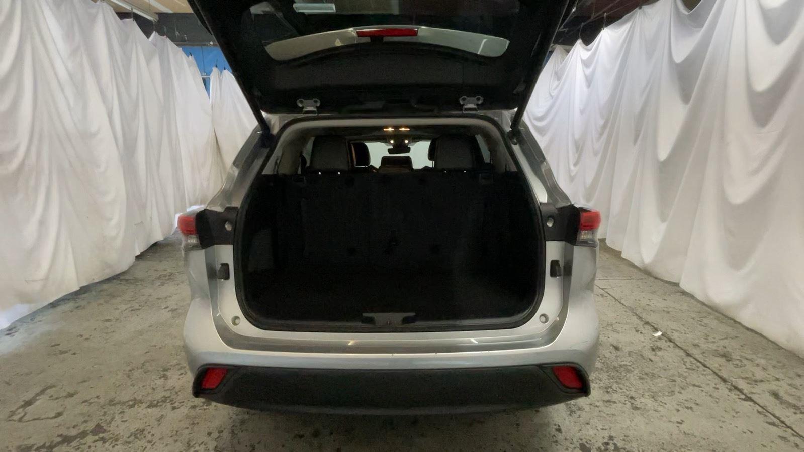 2022 Toyota Highlander XLE - Celestial Silver Metallic exterior view 18