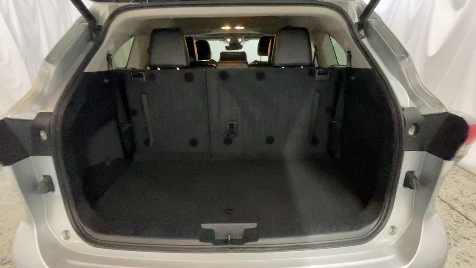 2022 Toyota Highlander XLE - Celestial Silver Metallic exterior view 19