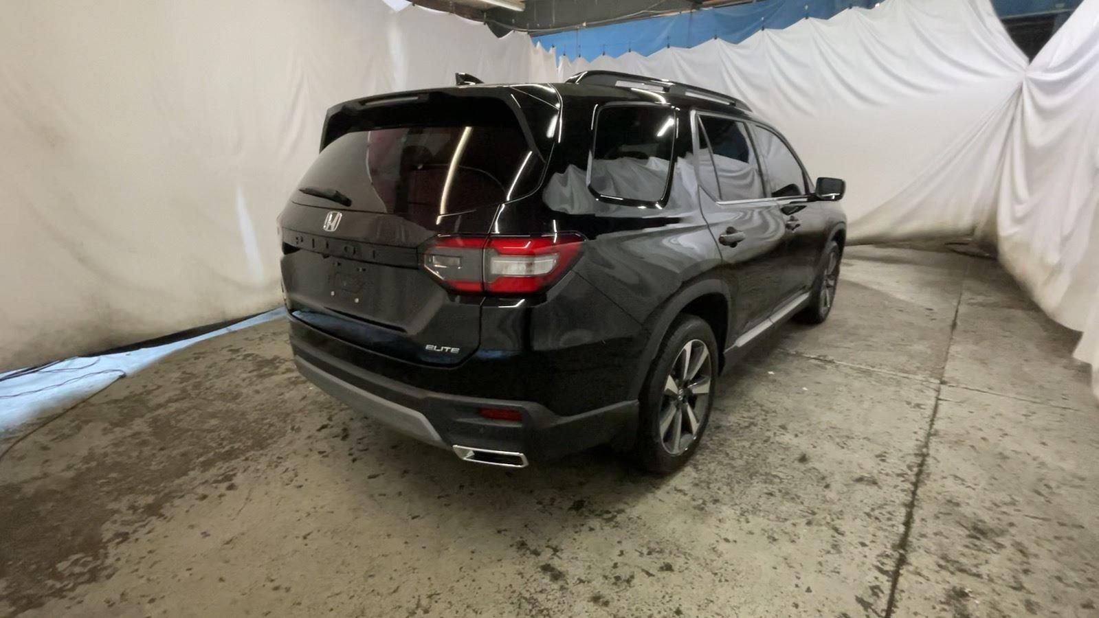 2024 Honda Pilot Elite - Crystal Black Pearl exterior view 5