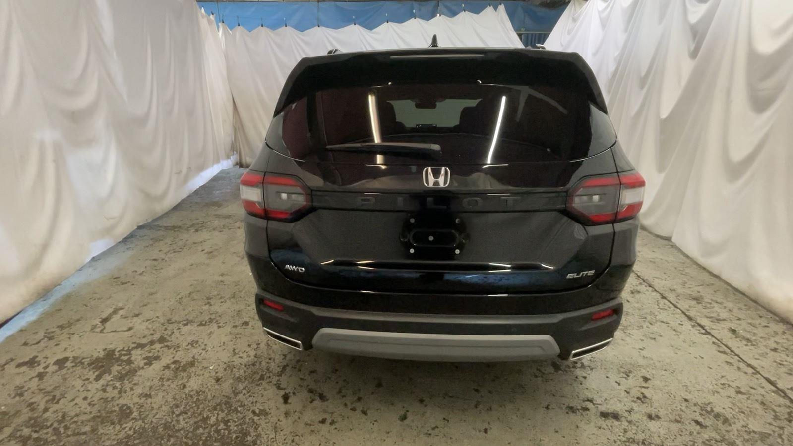 2024 Honda Pilot Elite - Crystal Black Pearl exterior view 7
