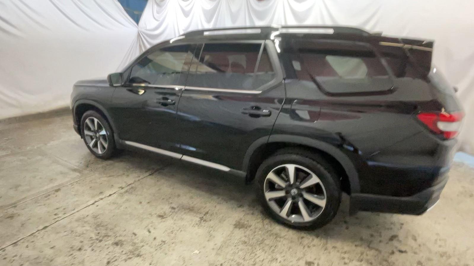 2024 Honda Pilot Elite - Crystal Black Pearl exterior view 9
