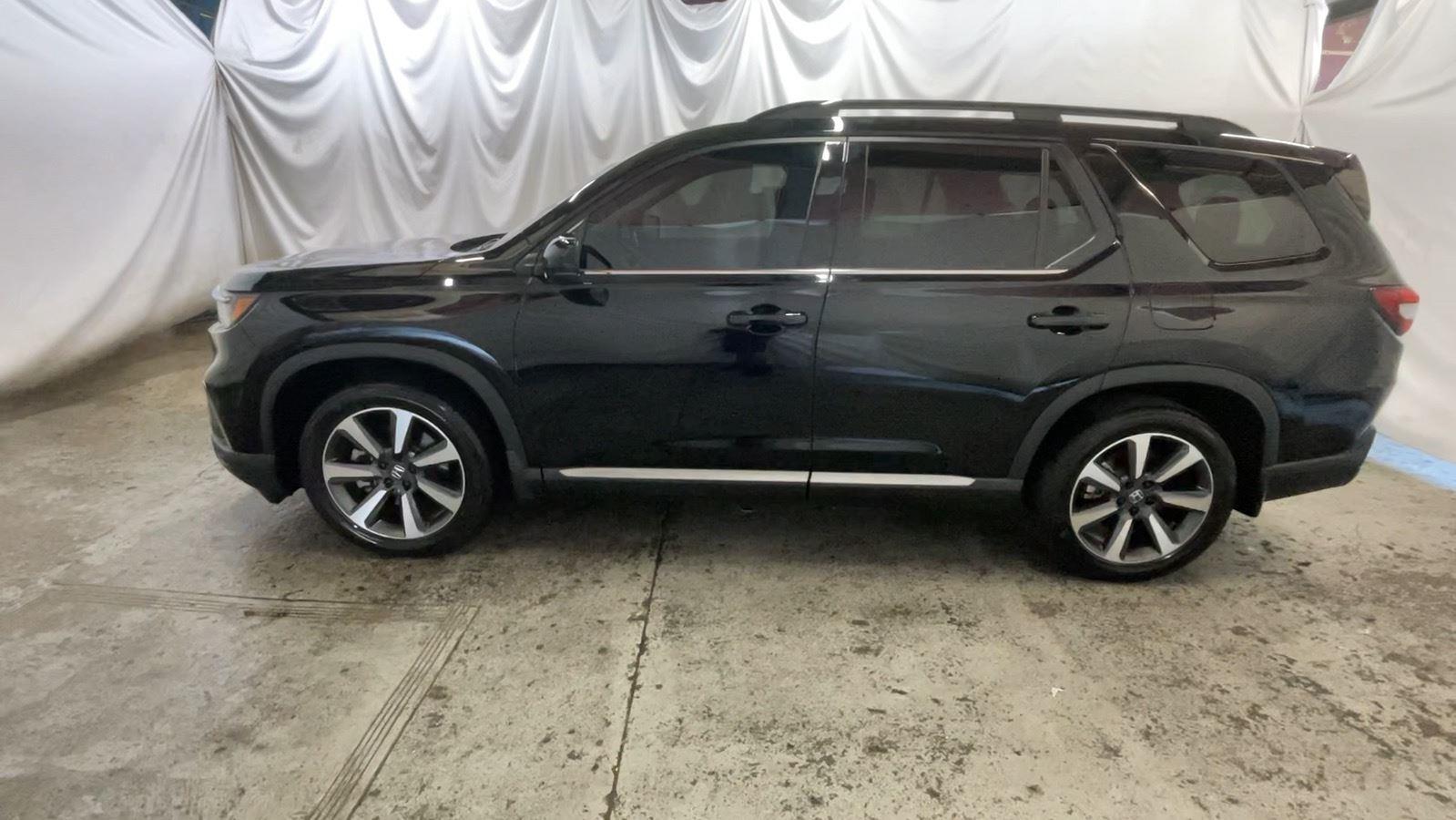 2024 Honda Pilot Elite - Crystal Black Pearl exterior view 11