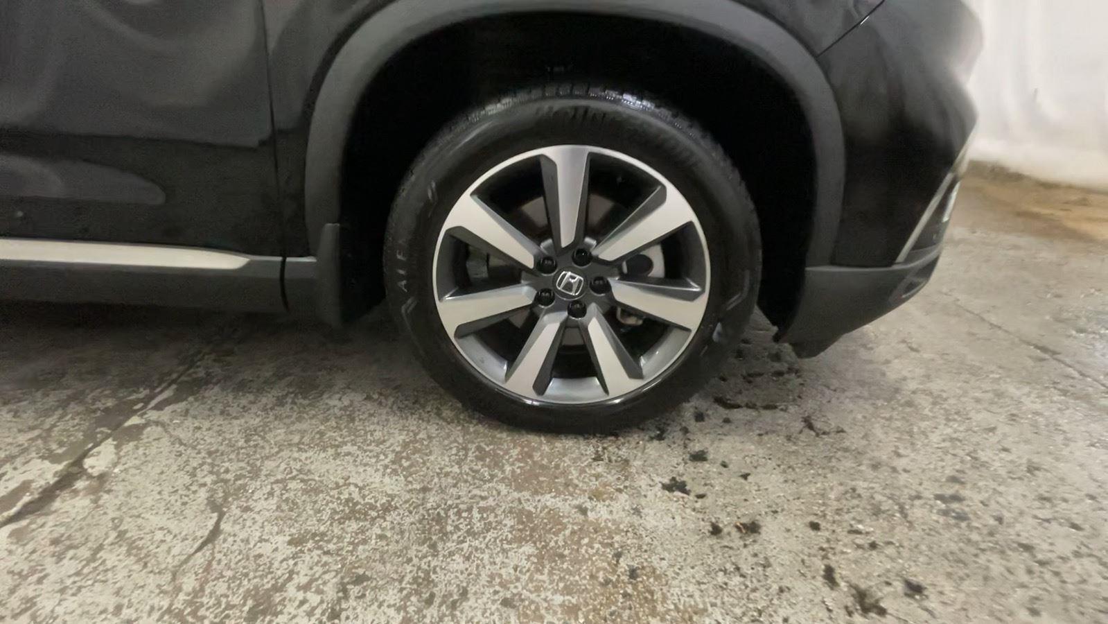 2024 Honda Pilot Elite - Crystal Black Pearl exterior view 14