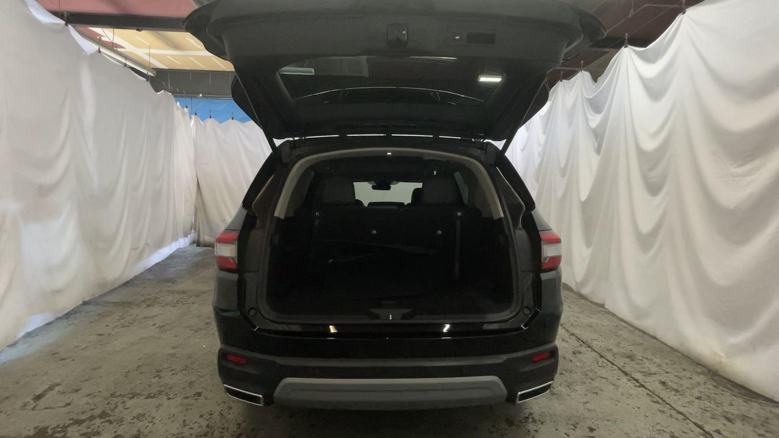 2024 Honda Pilot Elite - Crystal Black Pearl exterior view 16