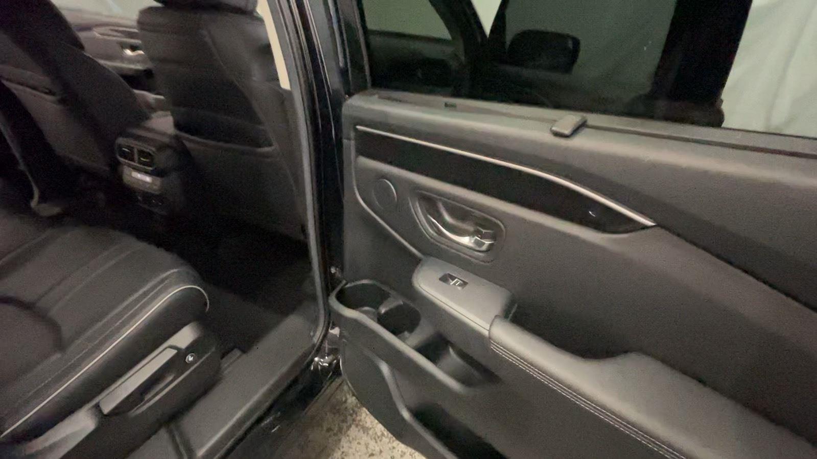 2024 Honda Pilot Elite - Crystal Black Pearl exterior view 20