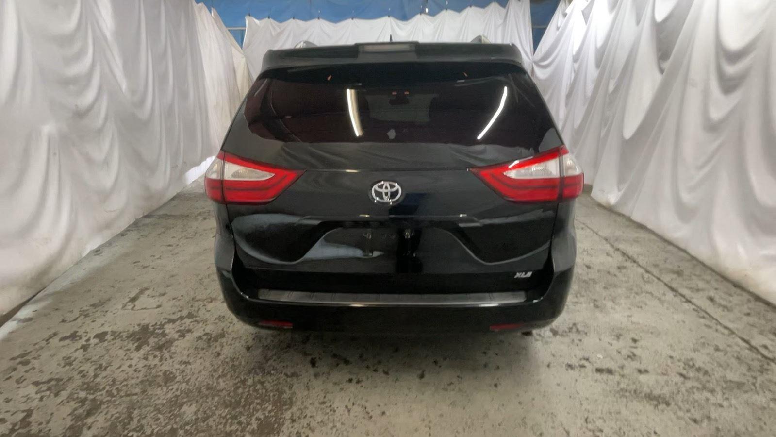 2018 Toyota Sienna XLE - Midnight Black Metallic exterior view 8