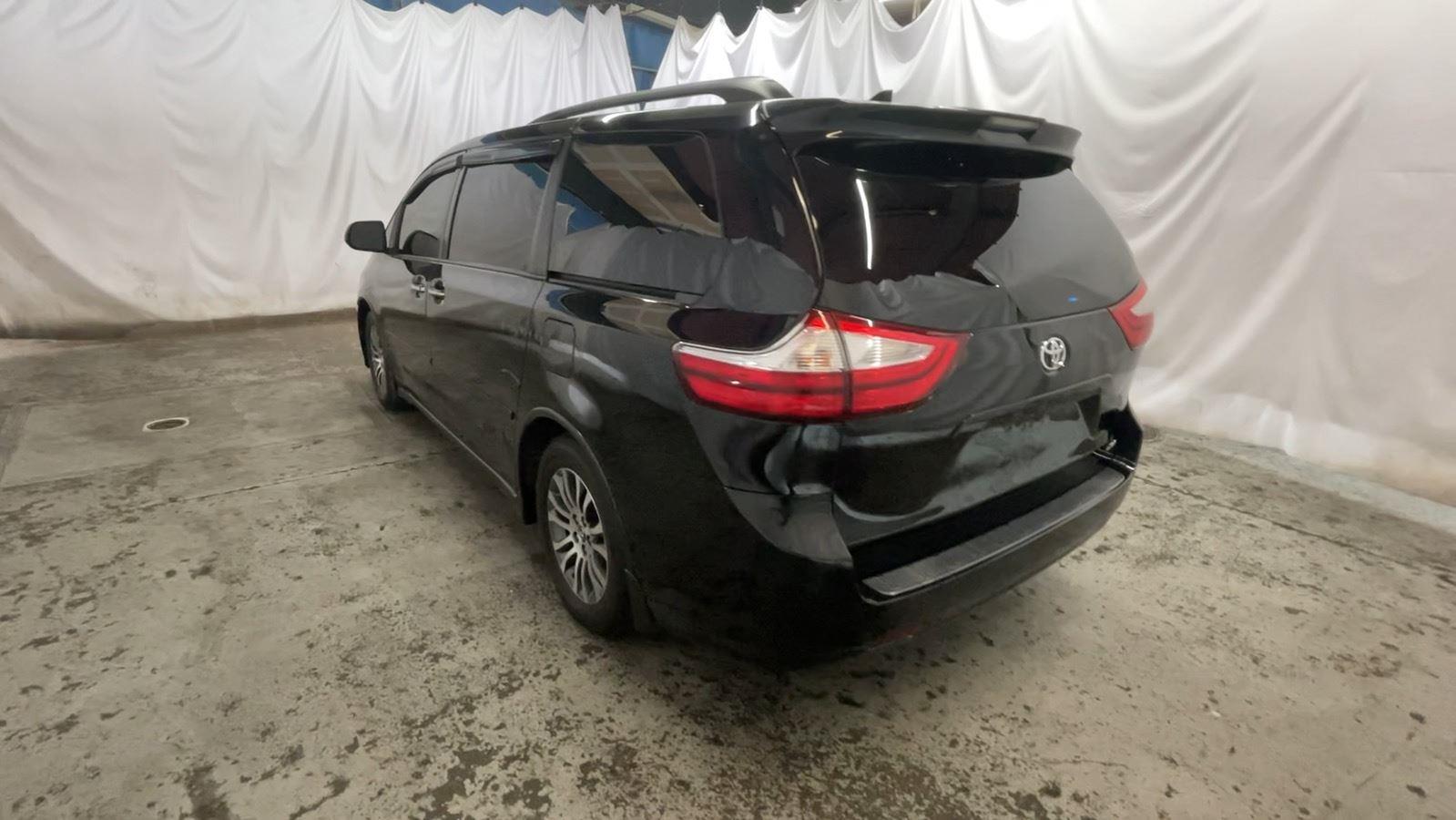 2018 Toyota Sienna XLE - Midnight Black Metallic exterior view 9
