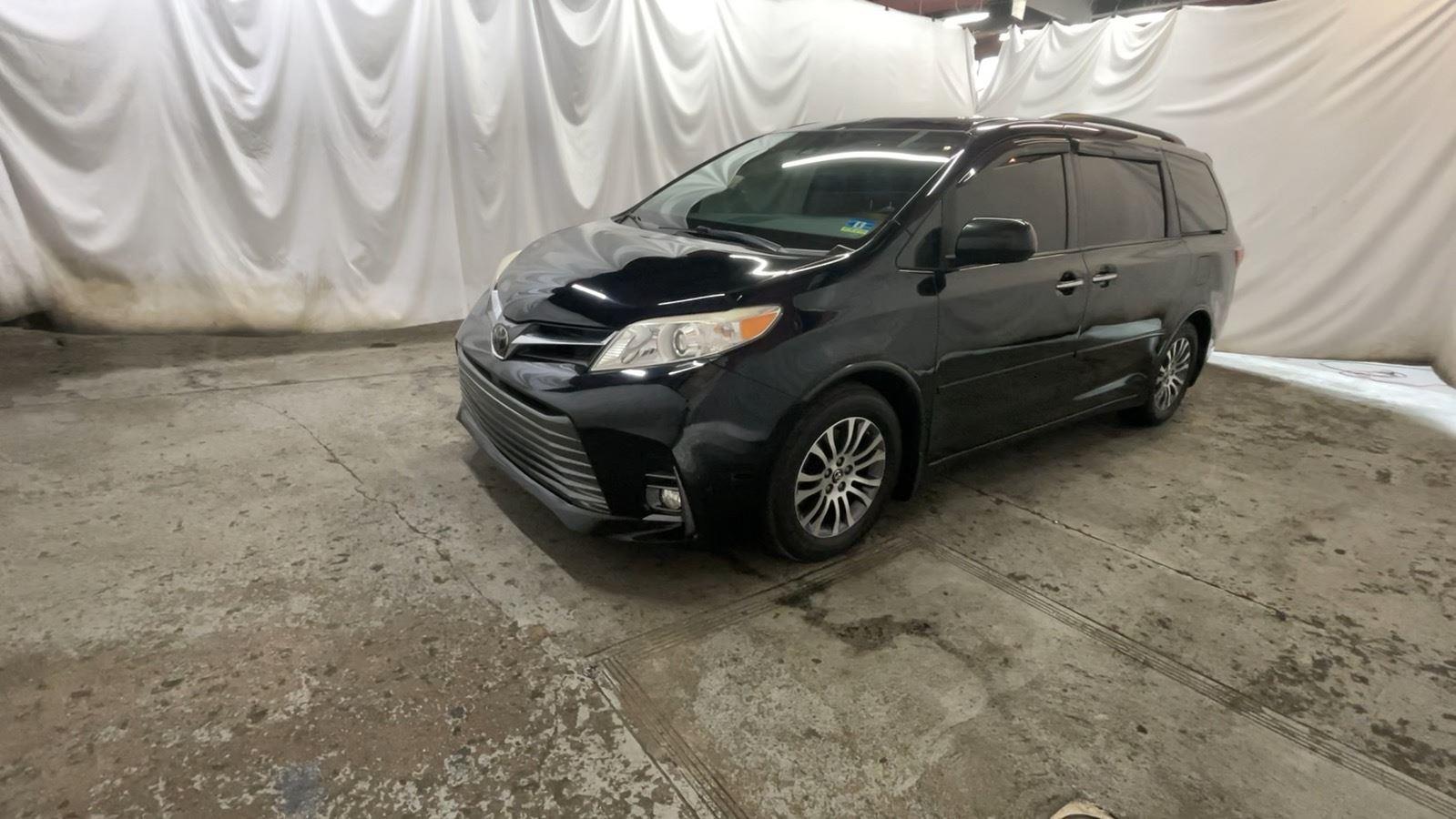 2018 Toyota Sienna XLE - Midnight Black Metallic exterior view 13