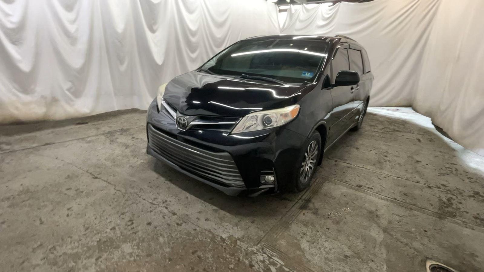2018 Toyota Sienna XLE - Midnight Black Metallic exterior view 14