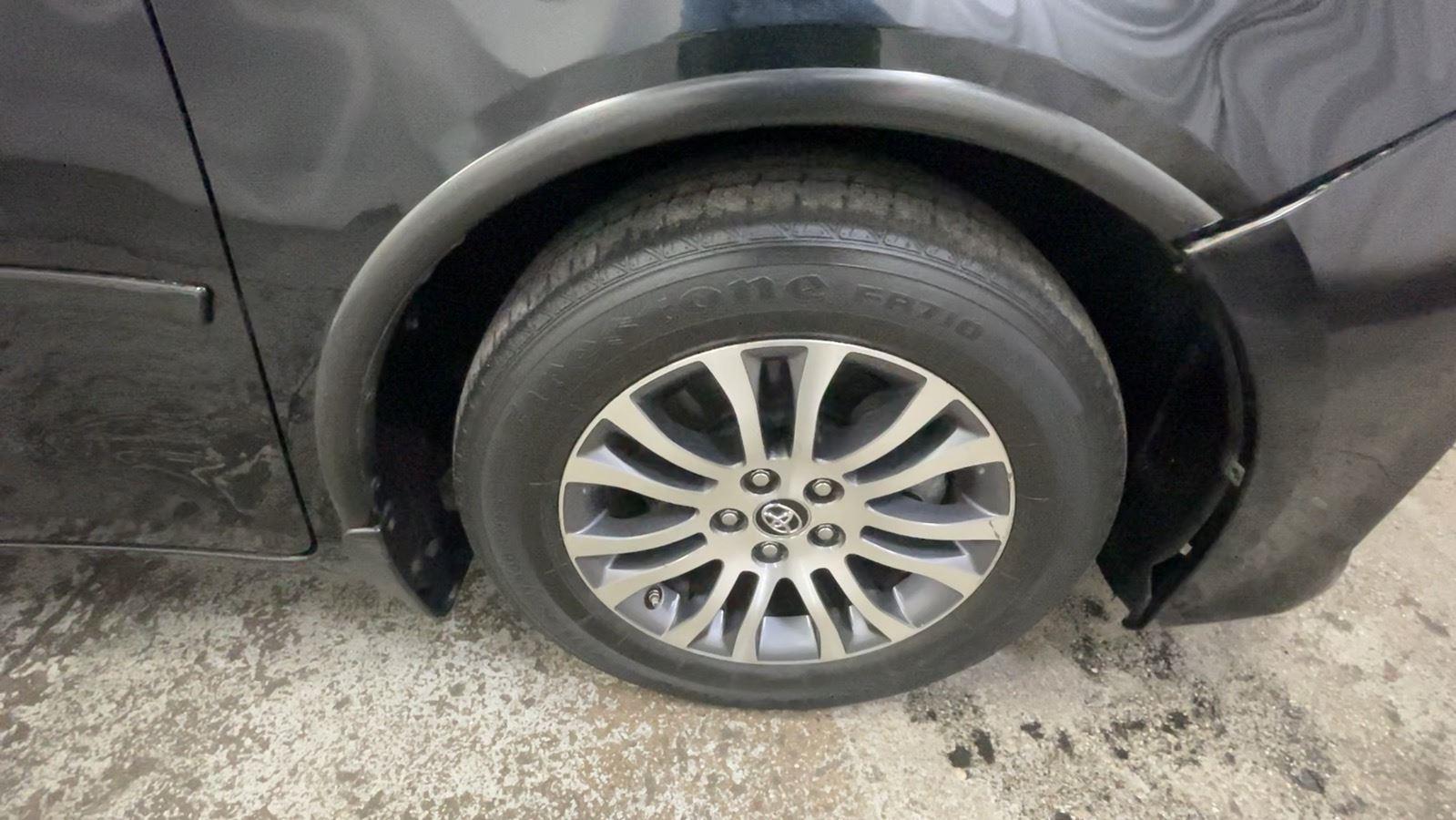 2018 Toyota Sienna XLE - Midnight Black Metallic exterior view 18