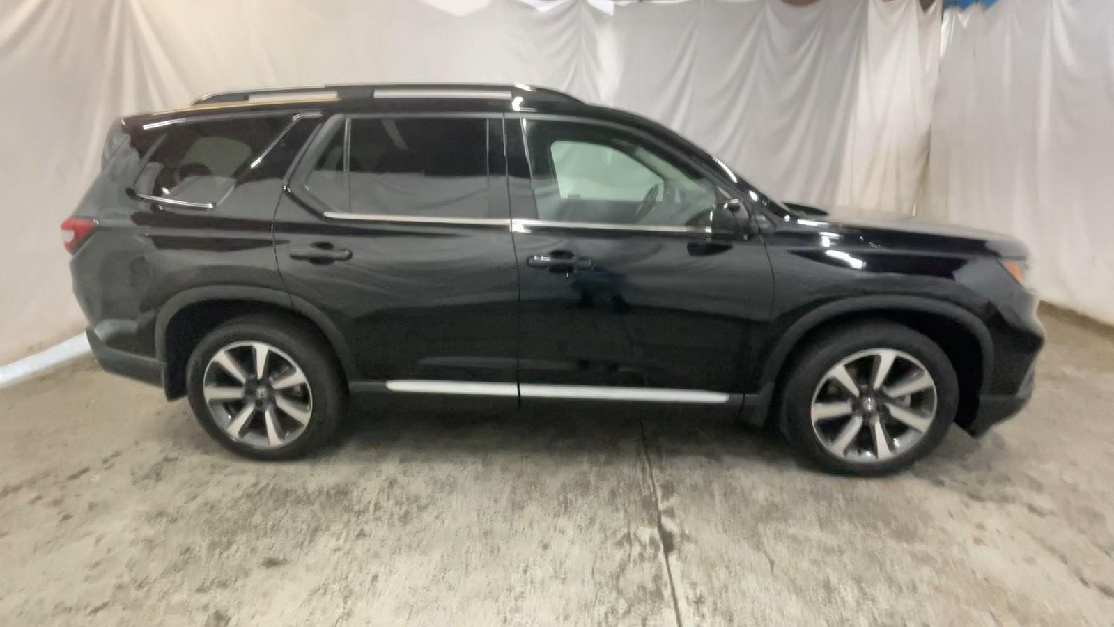 2025 Honda Pilot Elite - Crystal Black Pearl exterior view 5