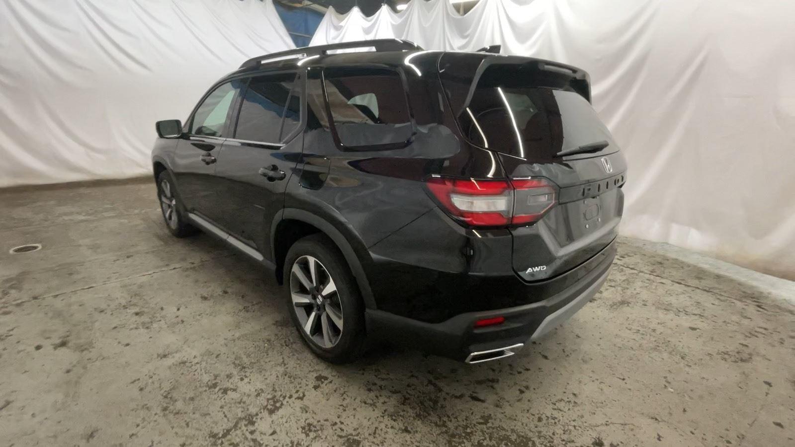 2025 Honda Pilot Elite - Crystal Black Pearl exterior view 9