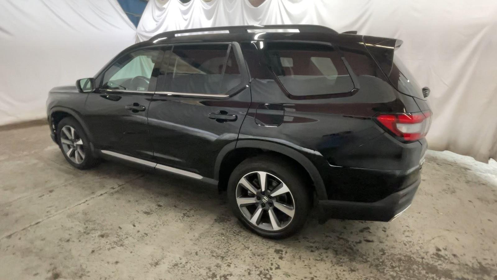 2025 Honda Pilot Elite - Crystal Black Pearl exterior view 10
