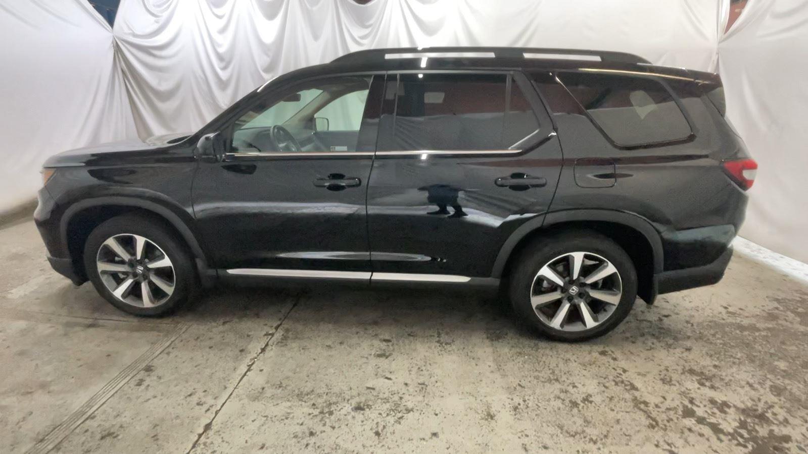 2025 Honda Pilot Elite - Crystal Black Pearl exterior view 12