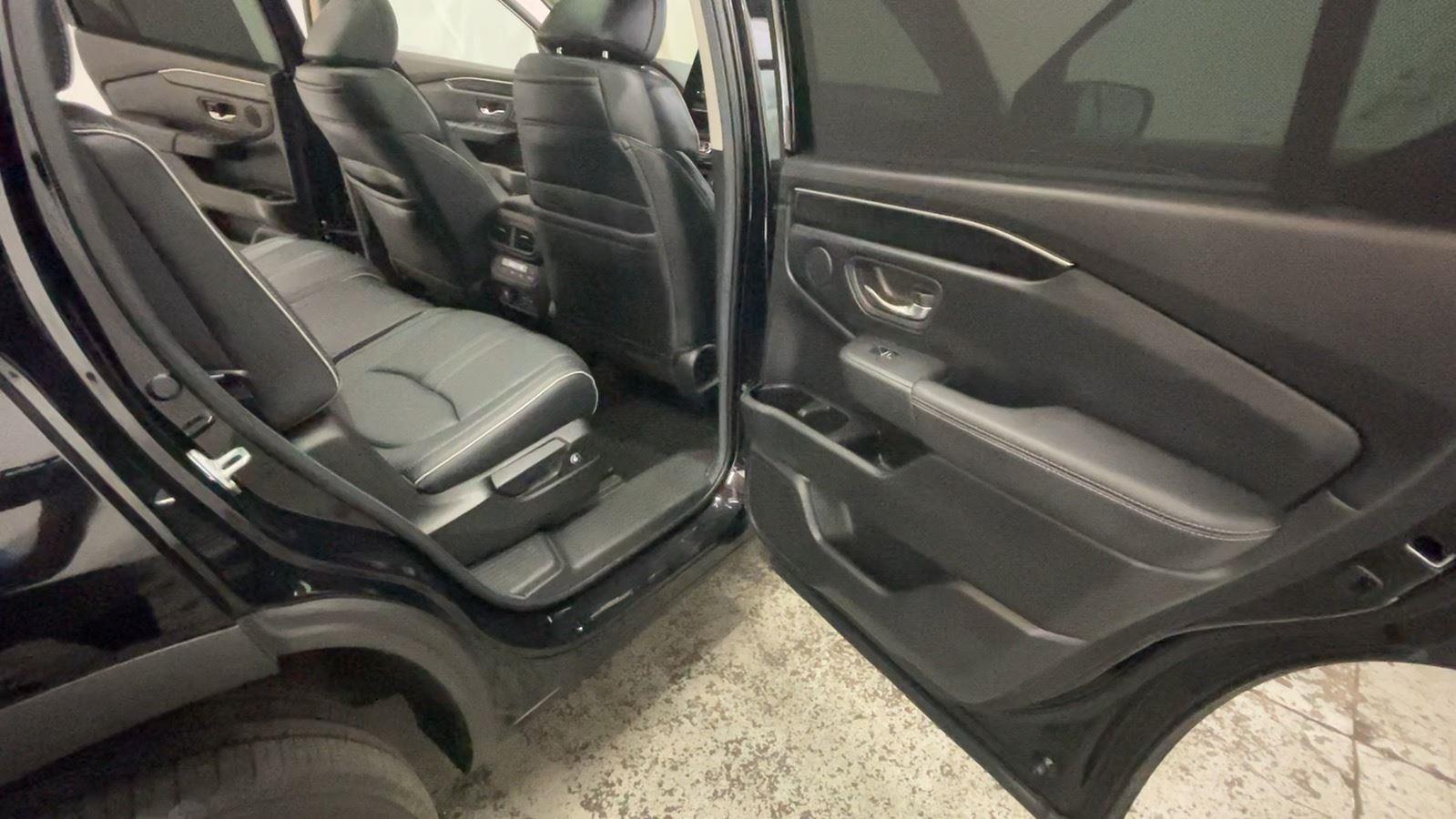 2025 Honda Pilot Elite - Crystal Black Pearl exterior view 20