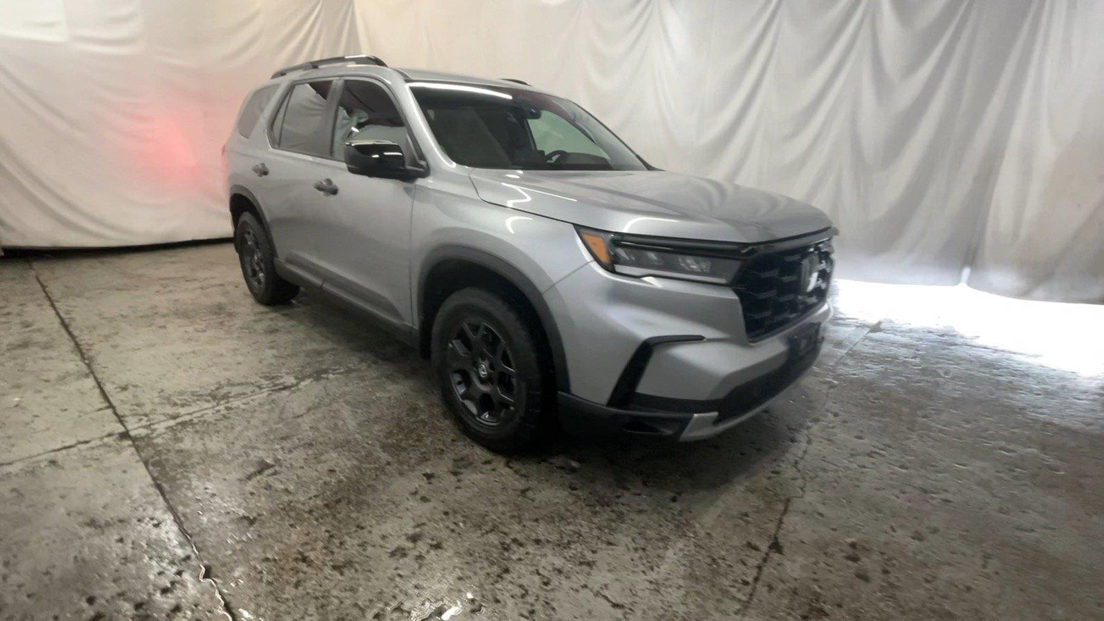 2025 Honda Pilot TrailSport - Lunar Silver Metallic exterior view 2
