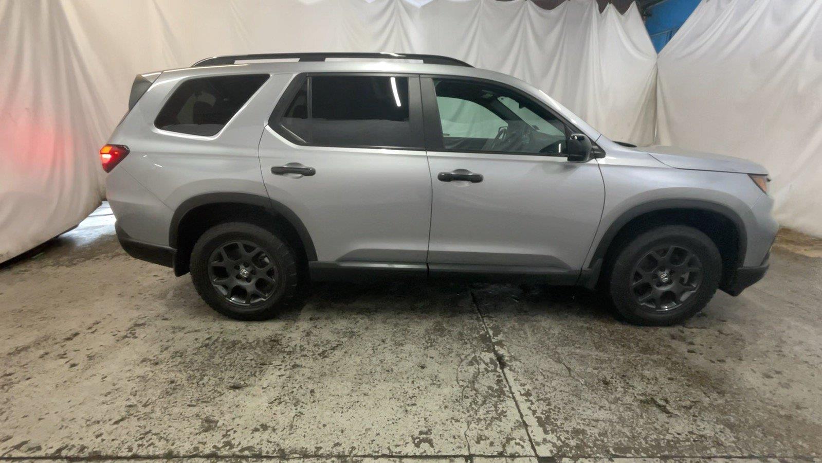 2025 Honda Pilot TrailSport - Lunar Silver Metallic exterior view 5