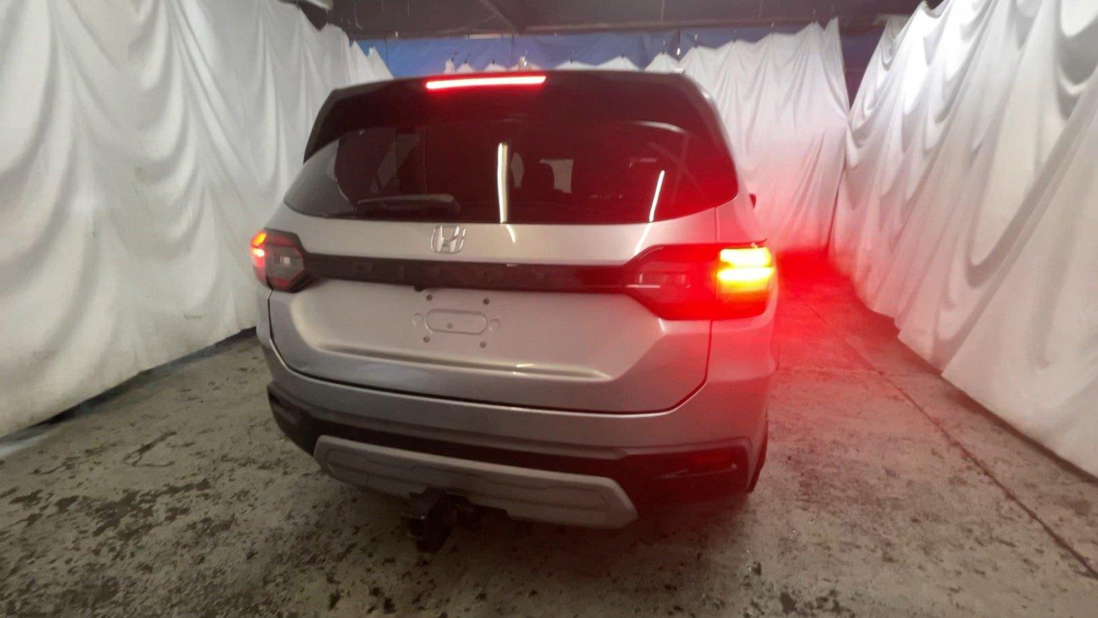2025 Honda Pilot TrailSport - Lunar Silver Metallic exterior view 7