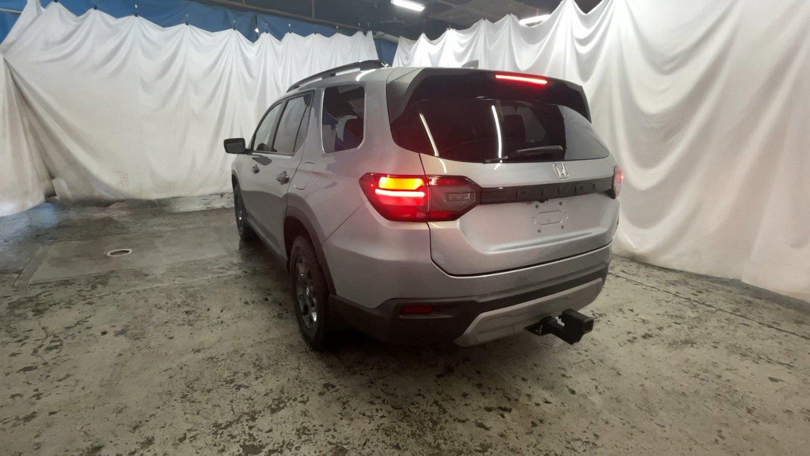 2025 Honda Pilot TrailSport - Lunar Silver Metallic exterior view 8