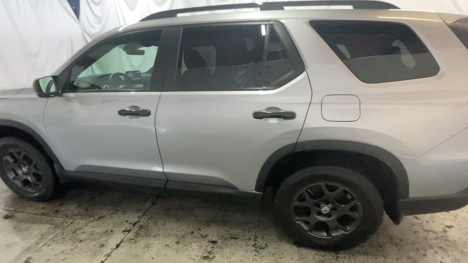 2025 Honda Pilot TrailSport - Lunar Silver Metallic exterior view 11