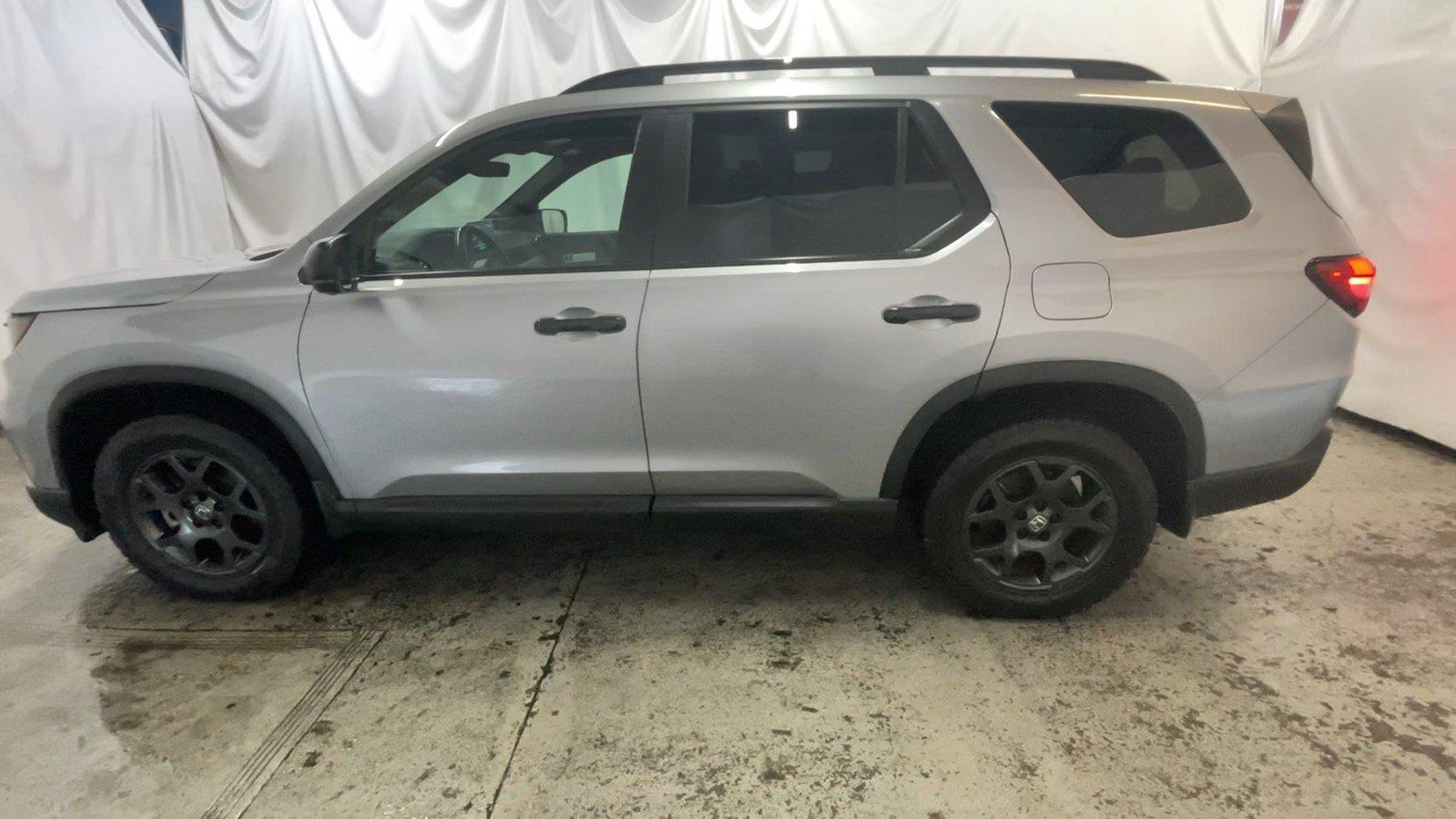 2025 Honda Pilot TrailSport - Lunar Silver Metallic exterior view 12