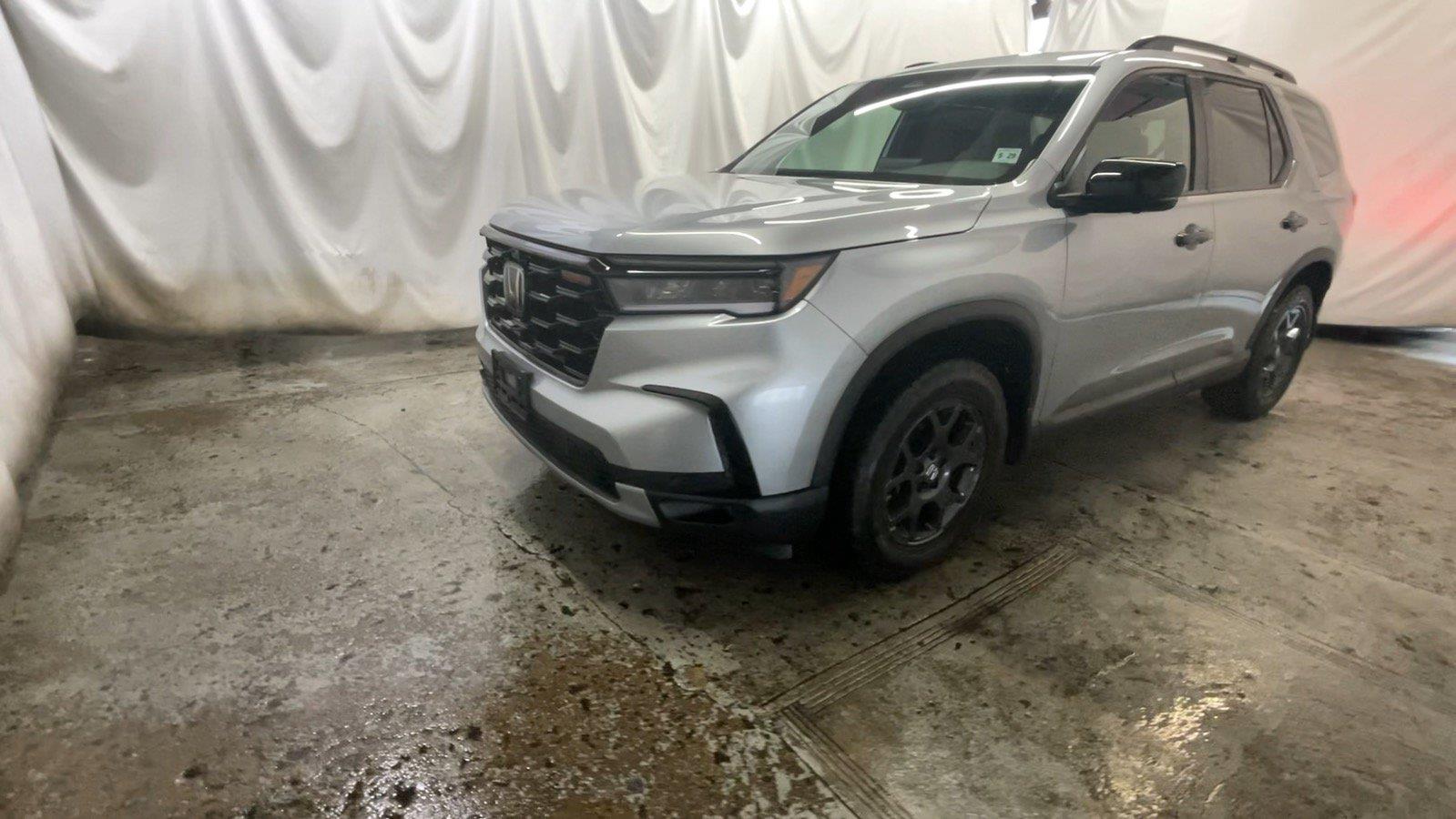 2025 Honda Pilot TrailSport - Lunar Silver Metallic exterior view 13