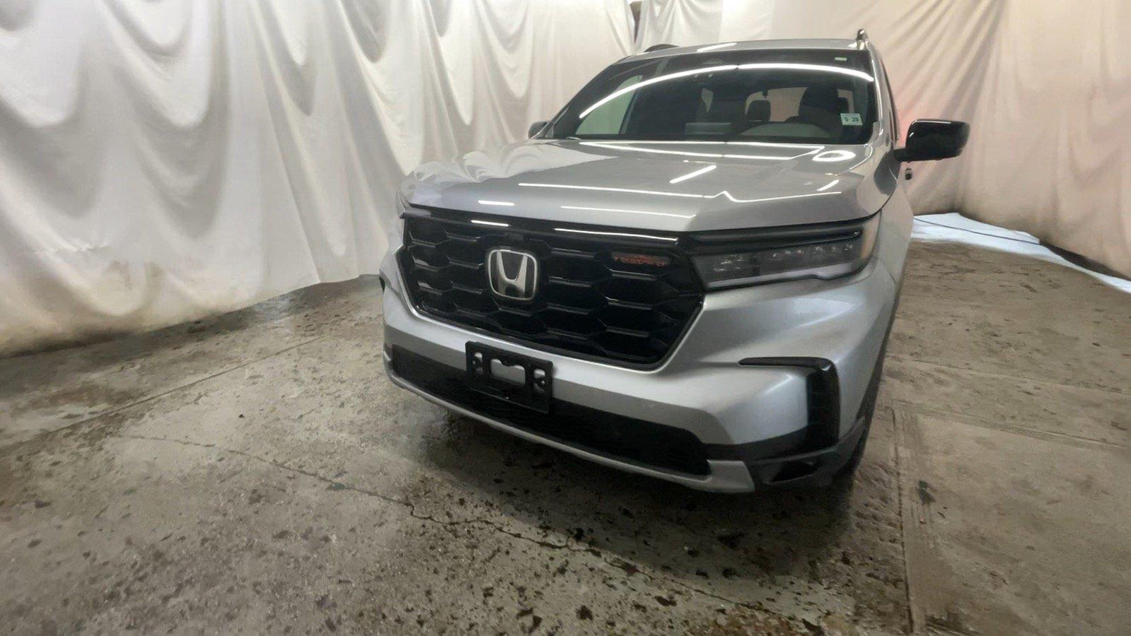 2025 Honda Pilot TrailSport - Lunar Silver Metallic exterior view 14