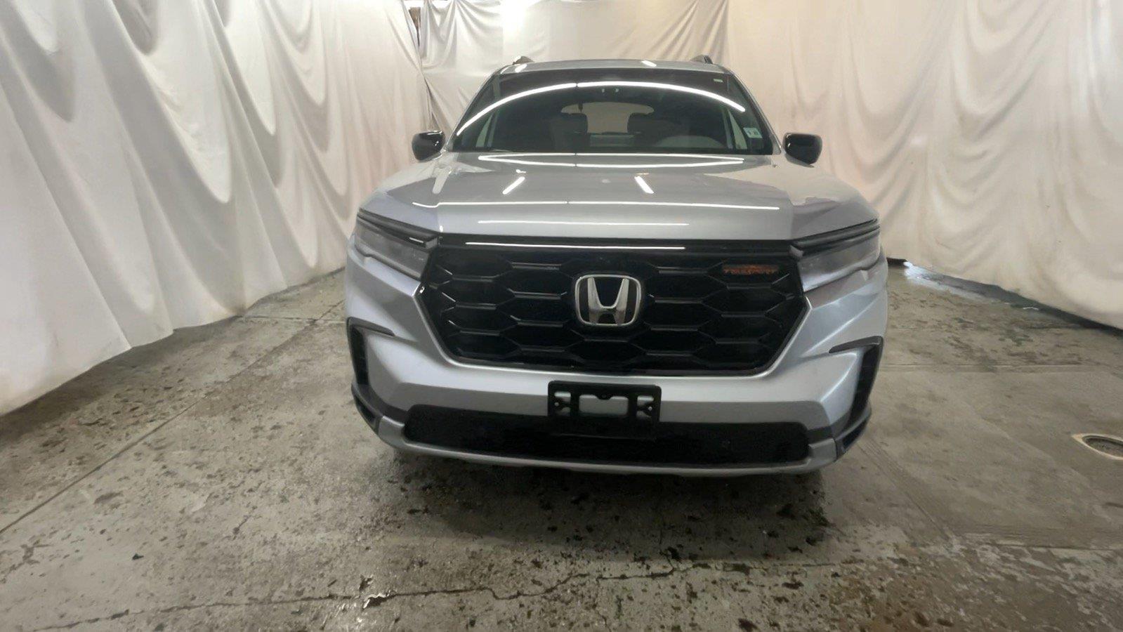 2025 Honda Pilot TrailSport - Lunar Silver Metallic exterior view 15