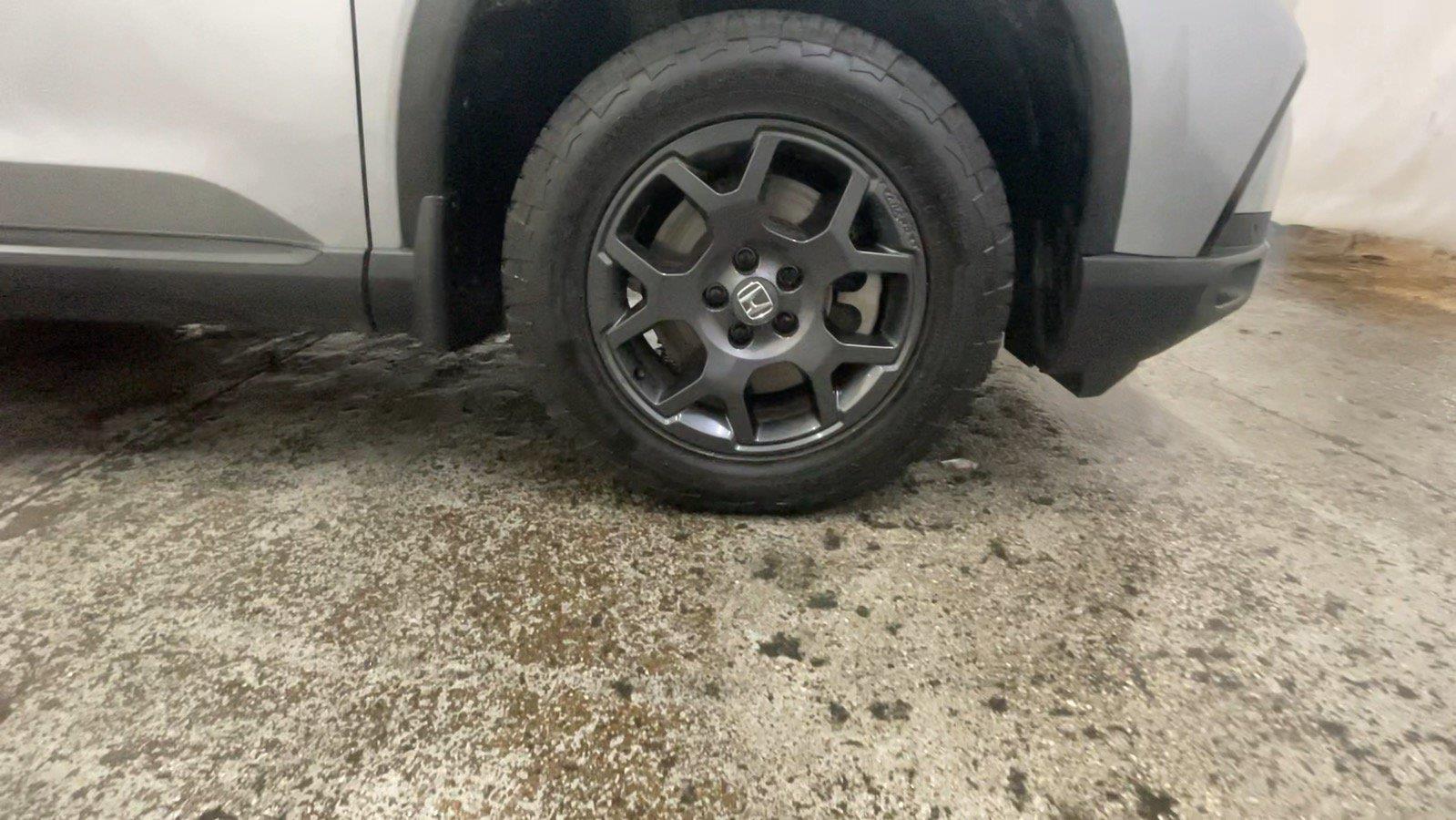 2025 Honda Pilot TrailSport - Lunar Silver Metallic exterior view 16