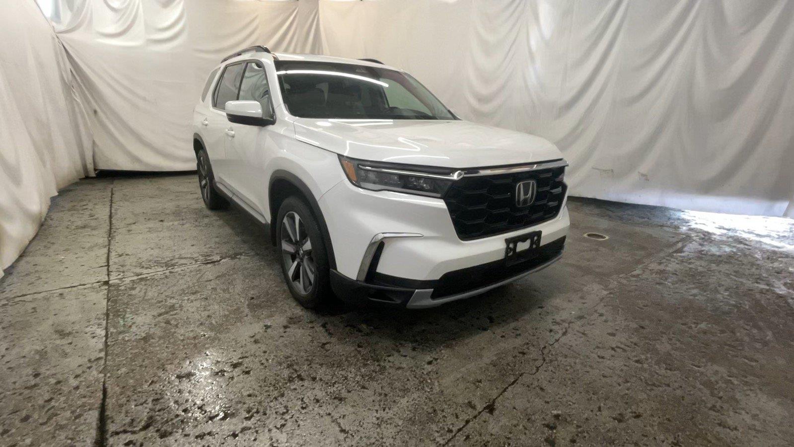 Platinum White Pearl 2023 Honda Pilot SUV / Crossover All-Wheel Drive Automatic