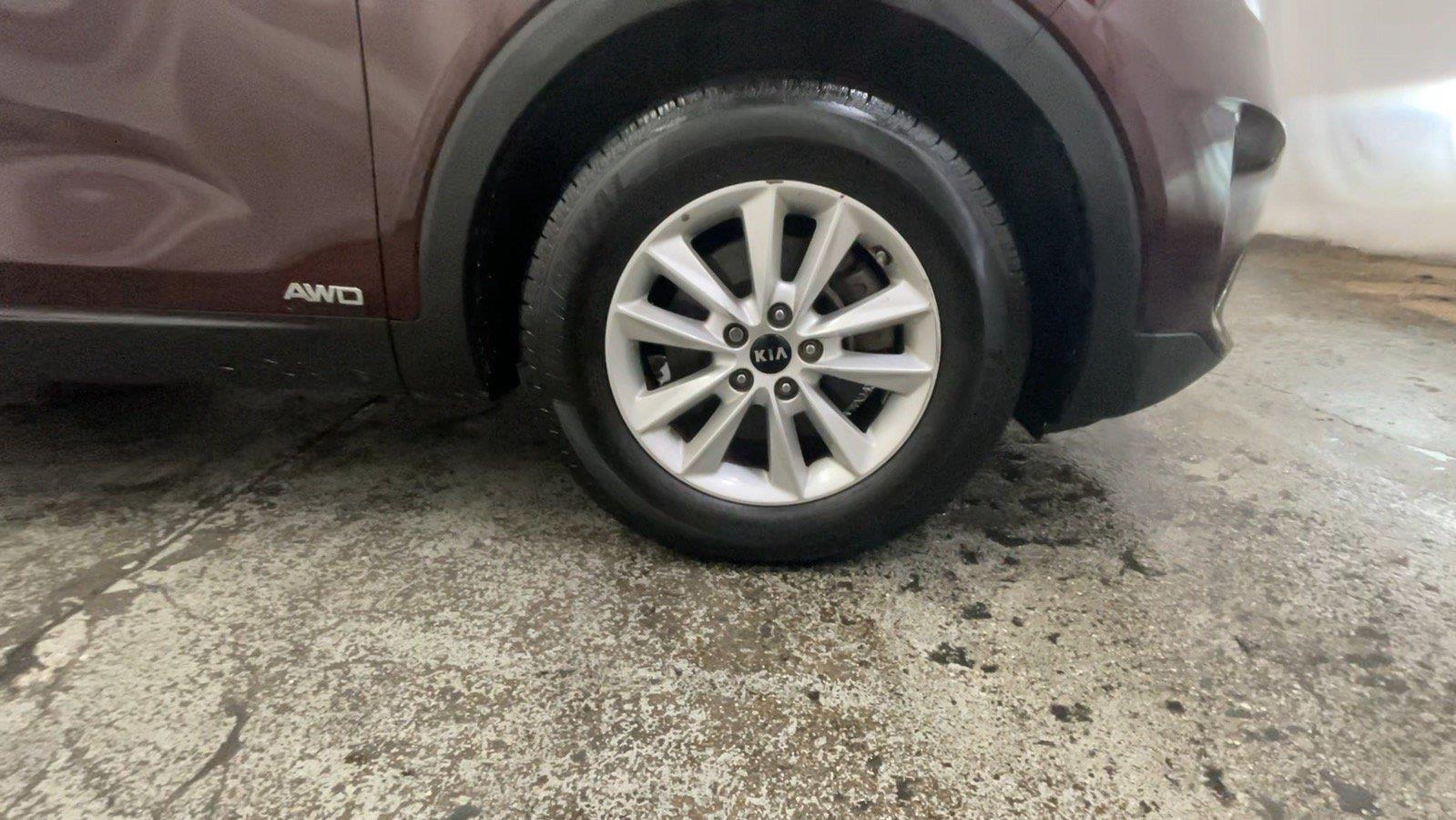 2019 Kia Sorento LX - Sangria exterior view 16