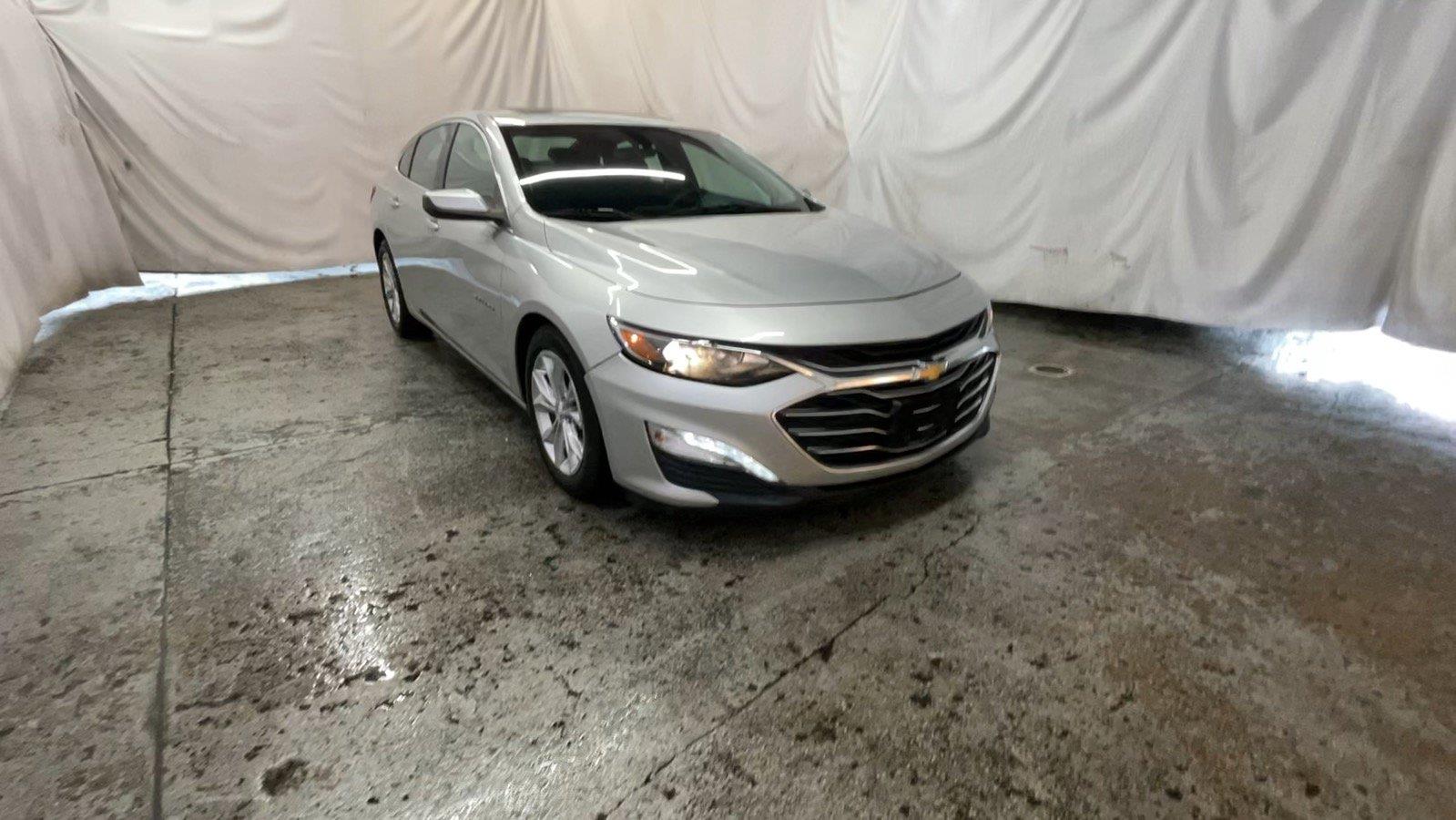 Silver Ice Metallic 2019 Chevrolet Malibu Sedan Front-Wheel Drive Continuously Variable Transmission