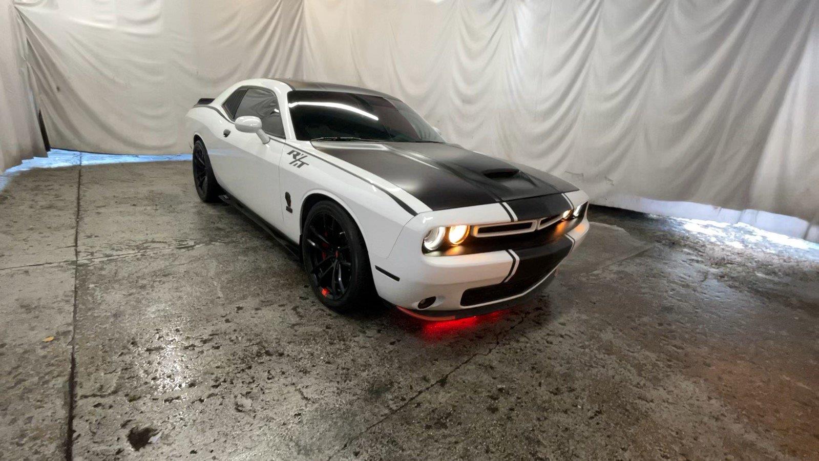 White Knuckle Clearcoat 2017 Dodge Challenger Coupe Rear-Wheel Drive 8-Speed Automatic