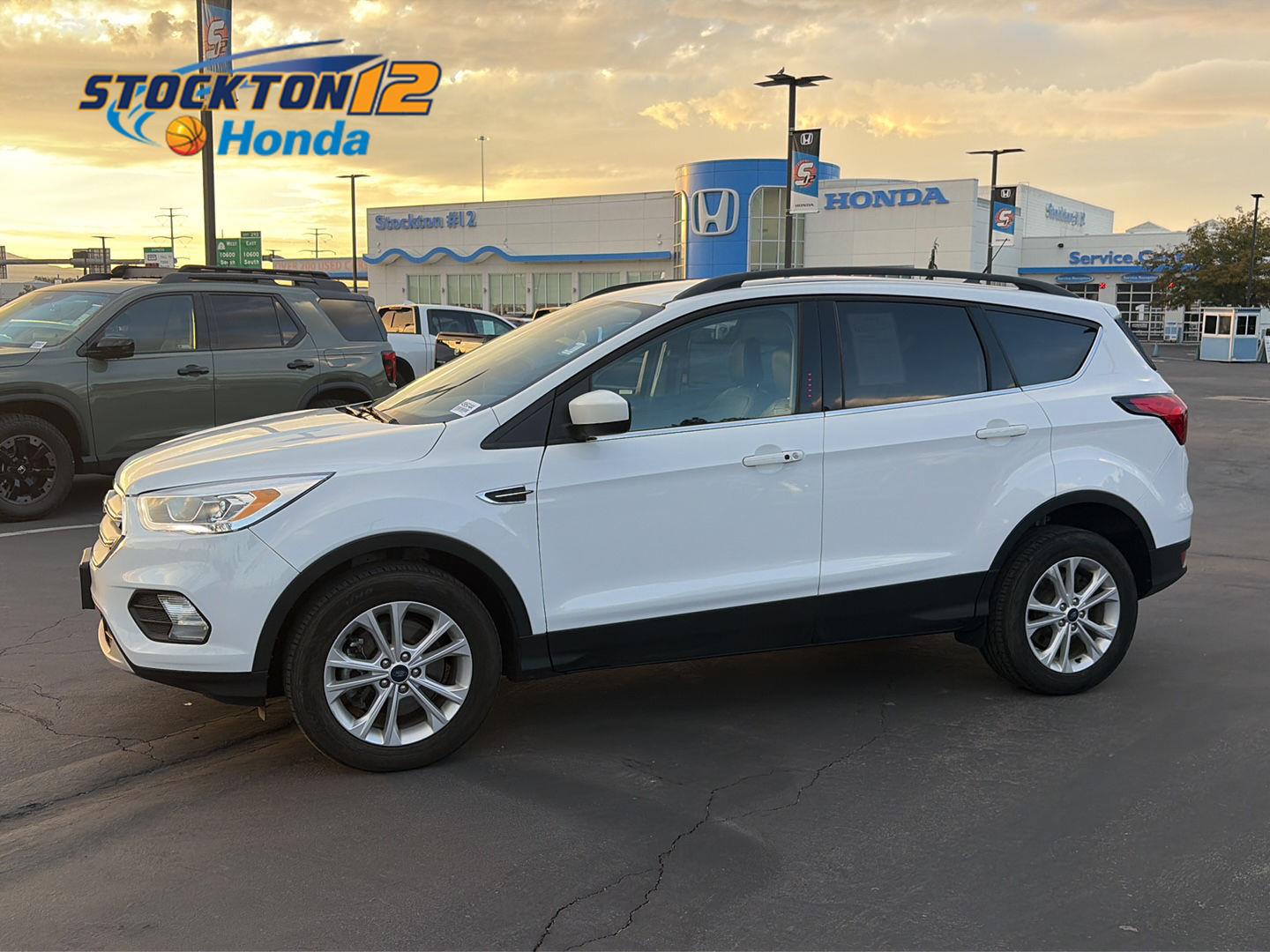 Oxford White 2019 Ford Escape SUV / Crossover All-Wheel Drive 6-Speed Automatic