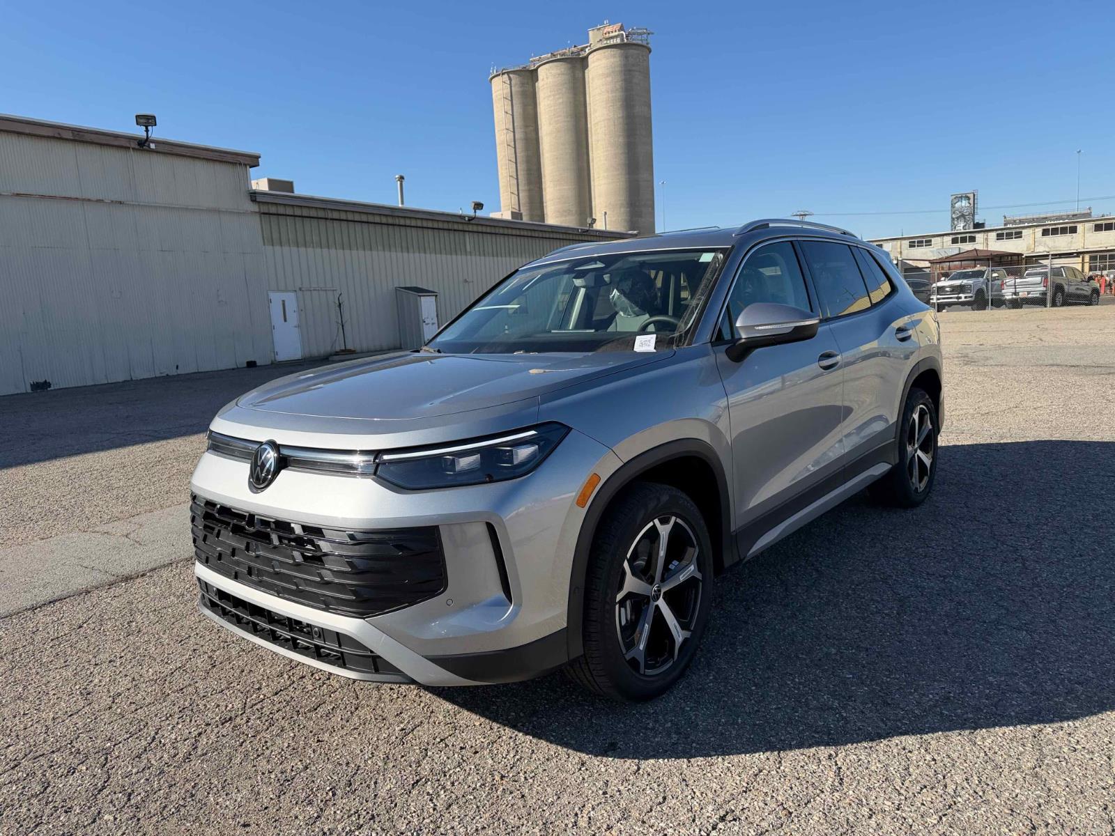 View vehicle photo 3